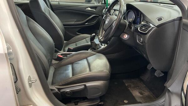 Vauxhall Astra view 4
