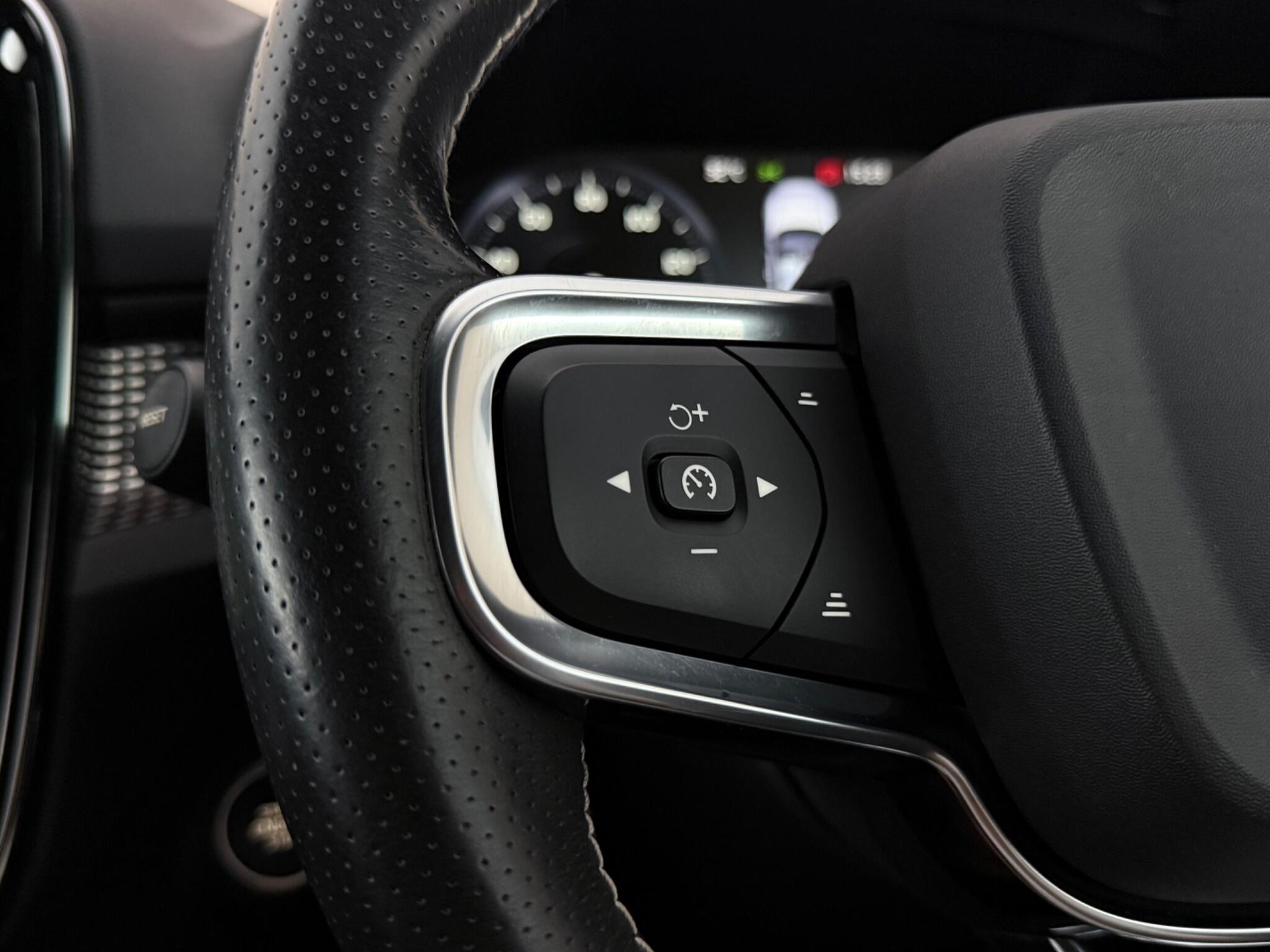 Volvo XC40 view 15