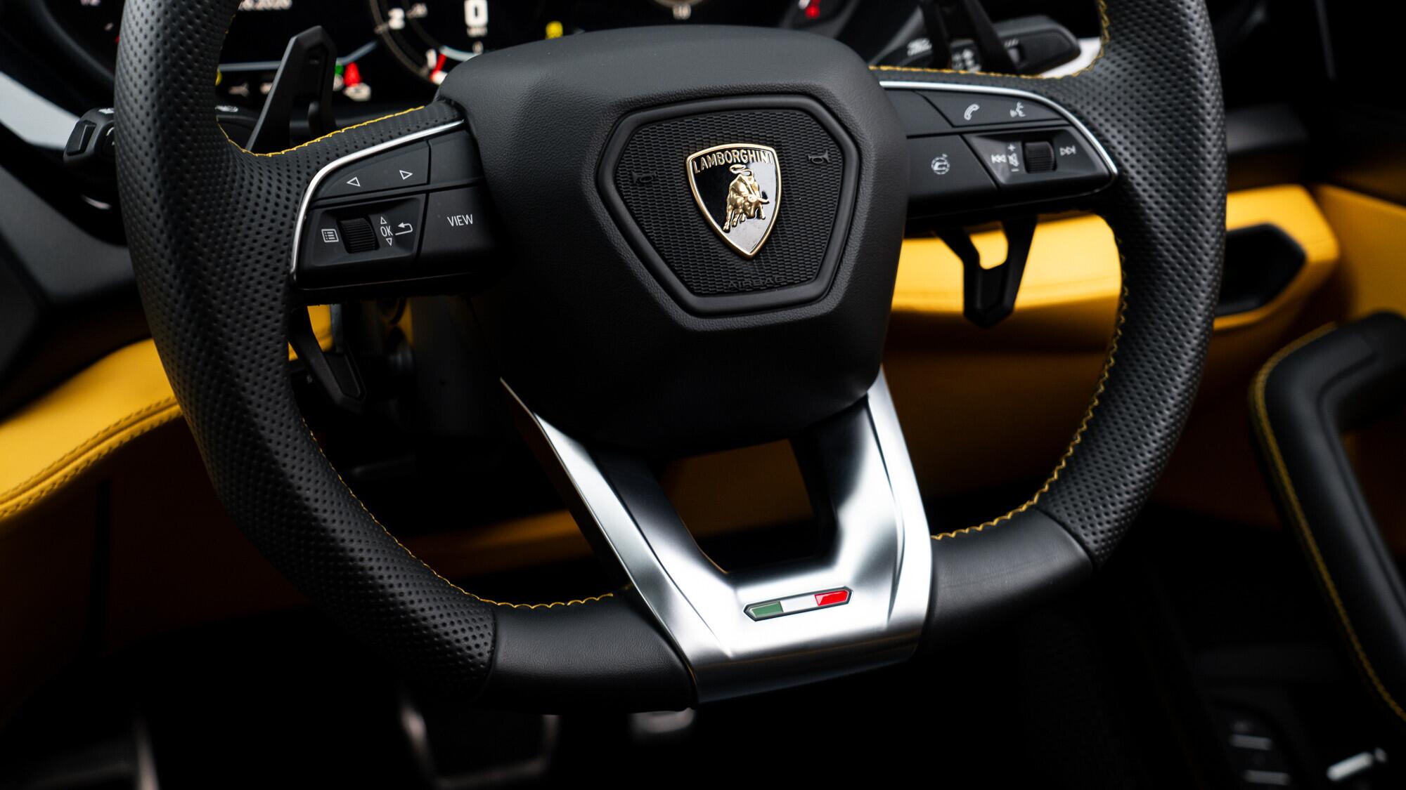 Lamborghini Urus view 24