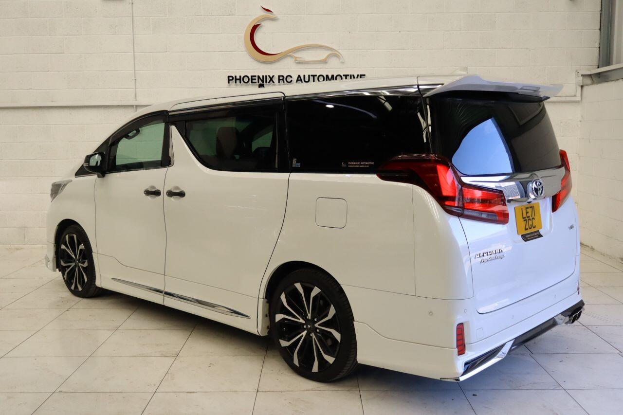 Toyota Alphard view 4
