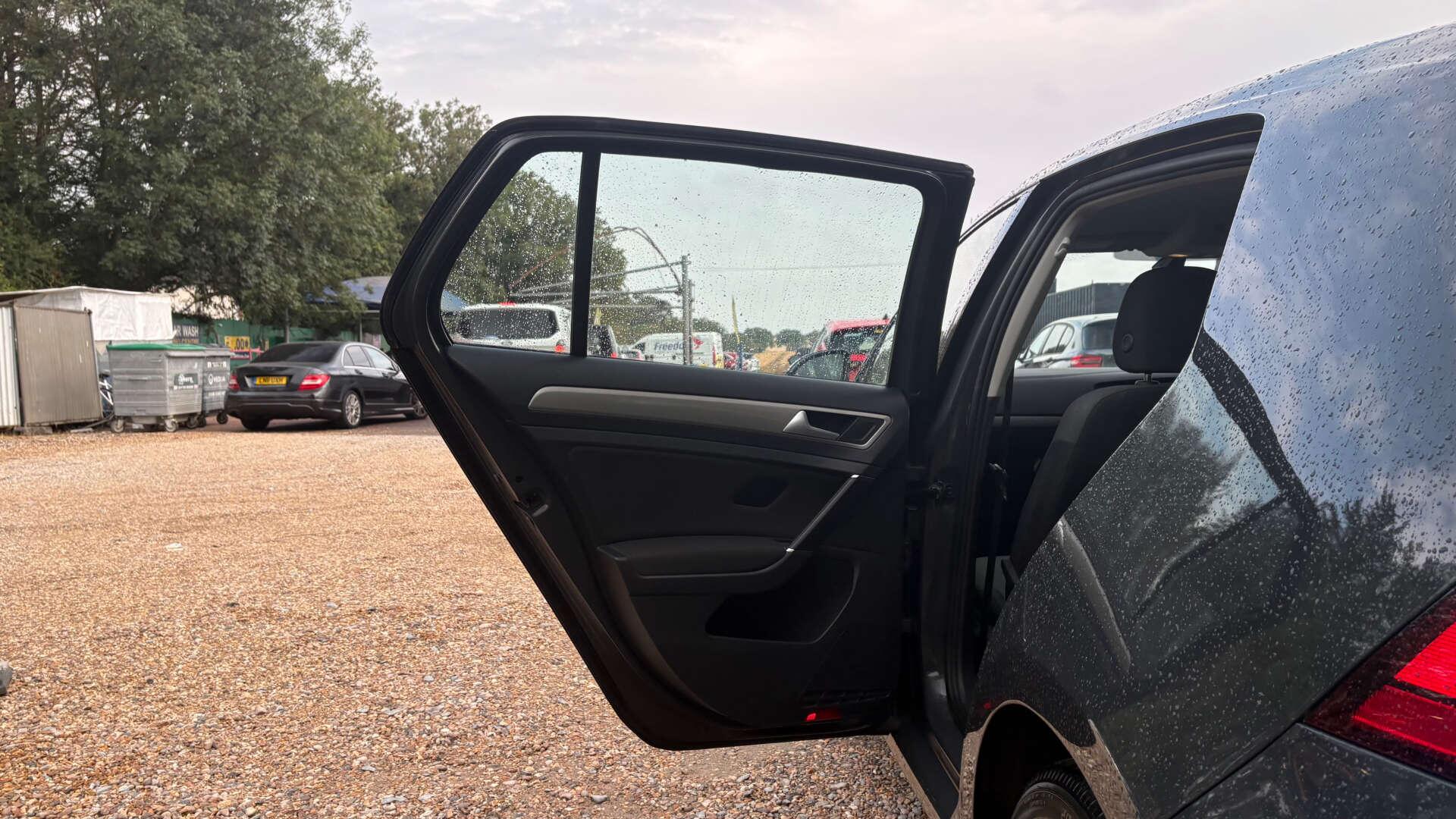 Volkswagen Golf view 43