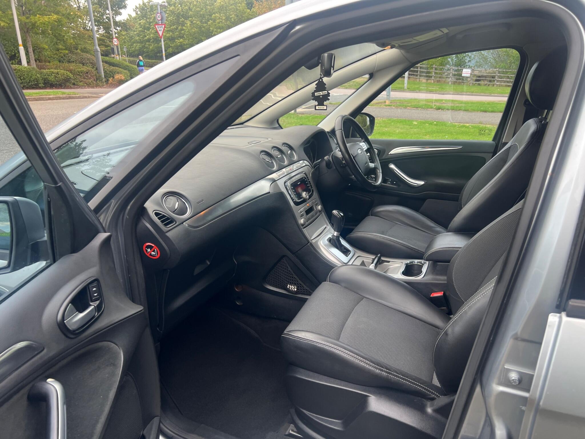 Ford S-Max view 14