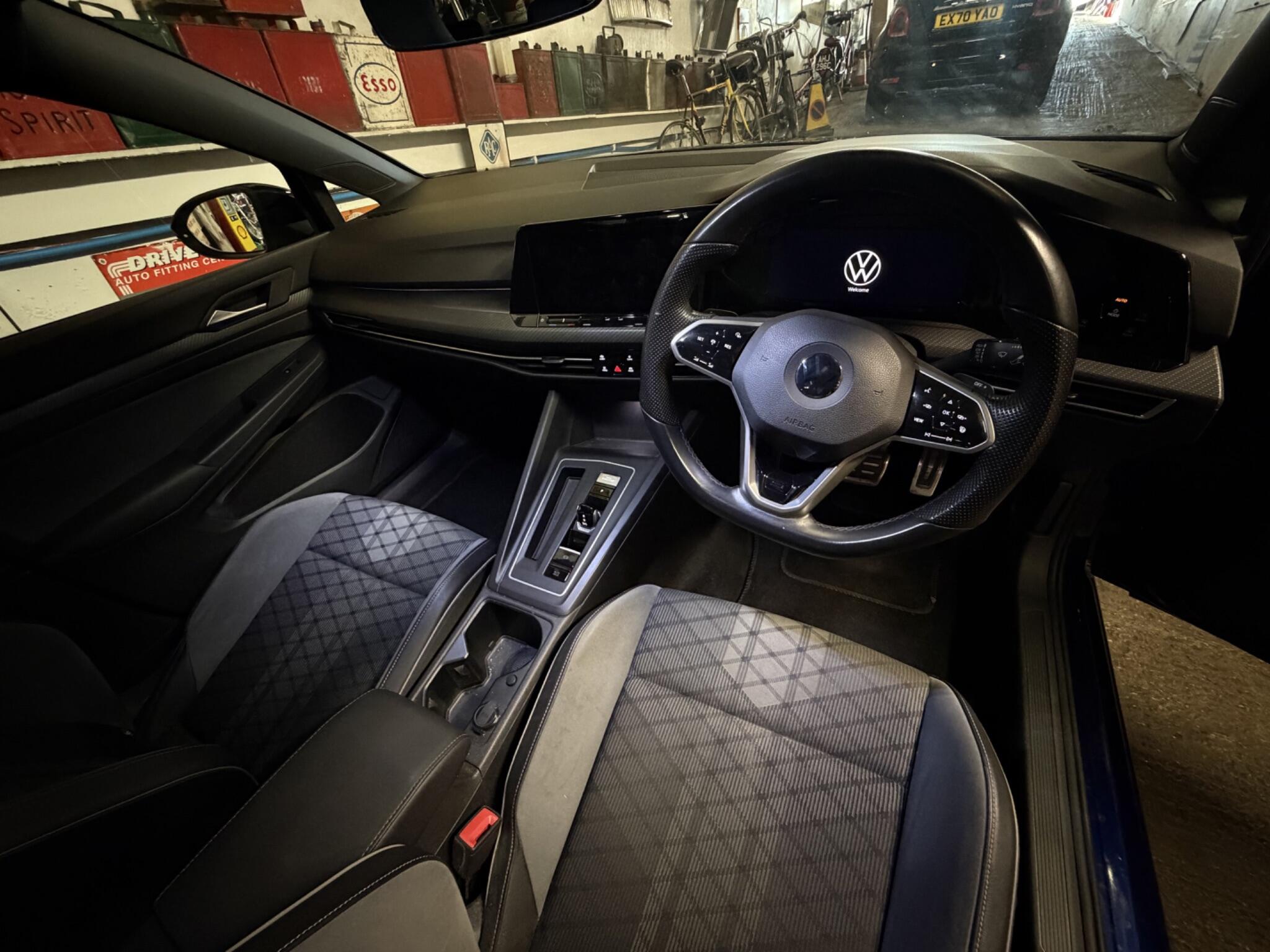 Volkswagen Golf view 8