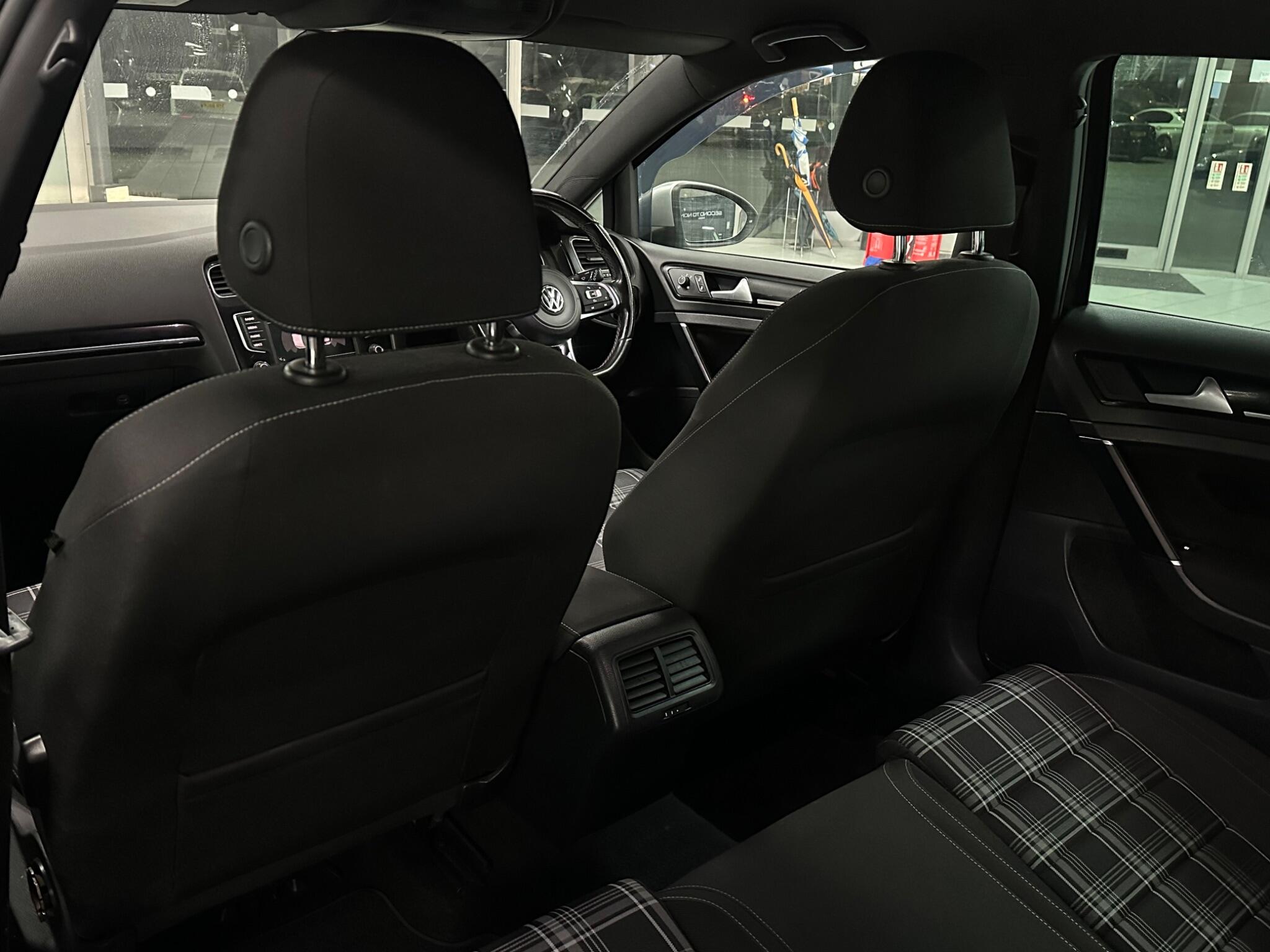 Volkswagen Golf view 34