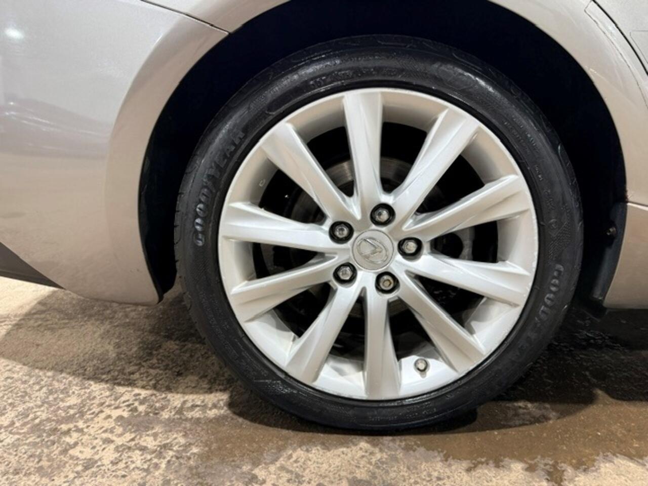 Lexus IS view 31