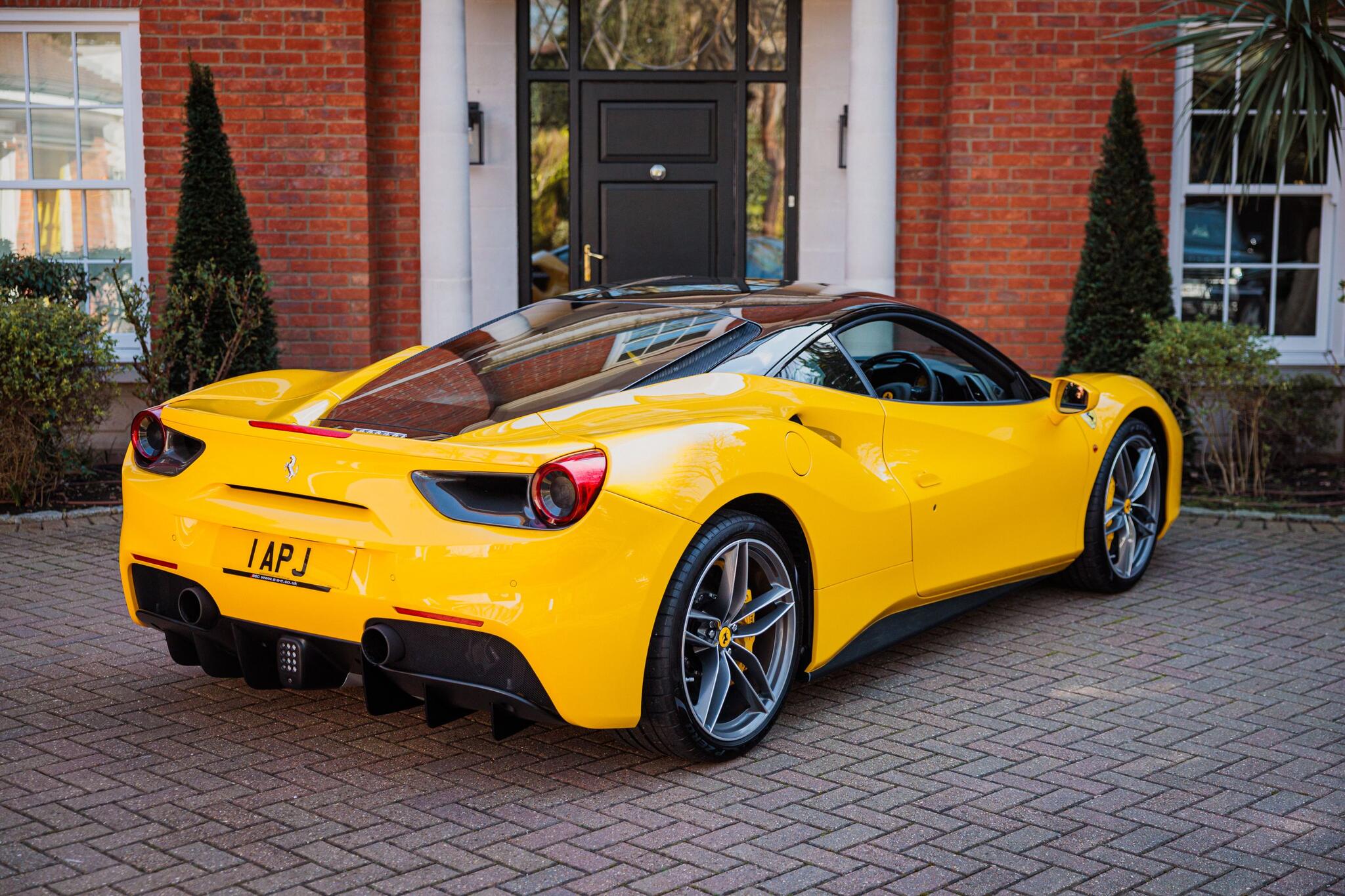 Ferrari 488 view 12