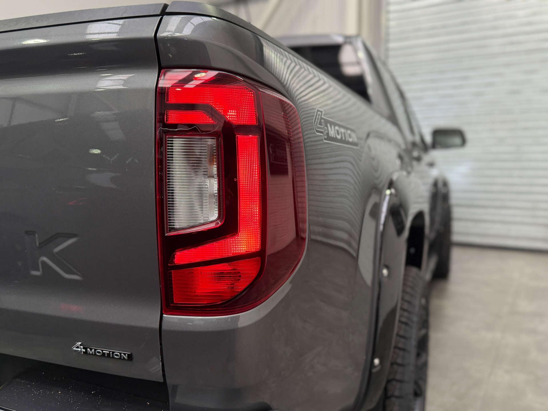 Volkswagen Amarok view 11