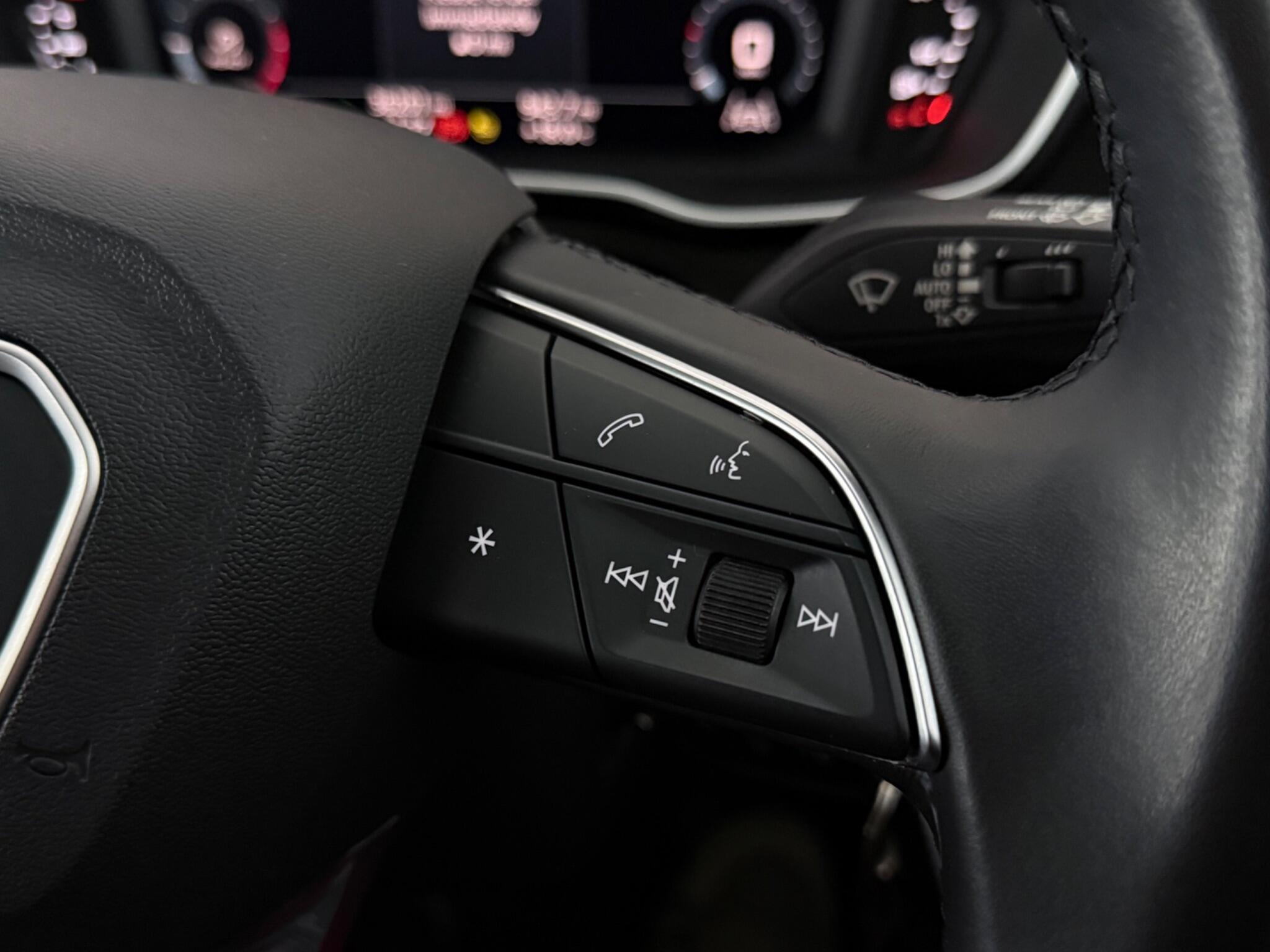 Audi Q3 view 13