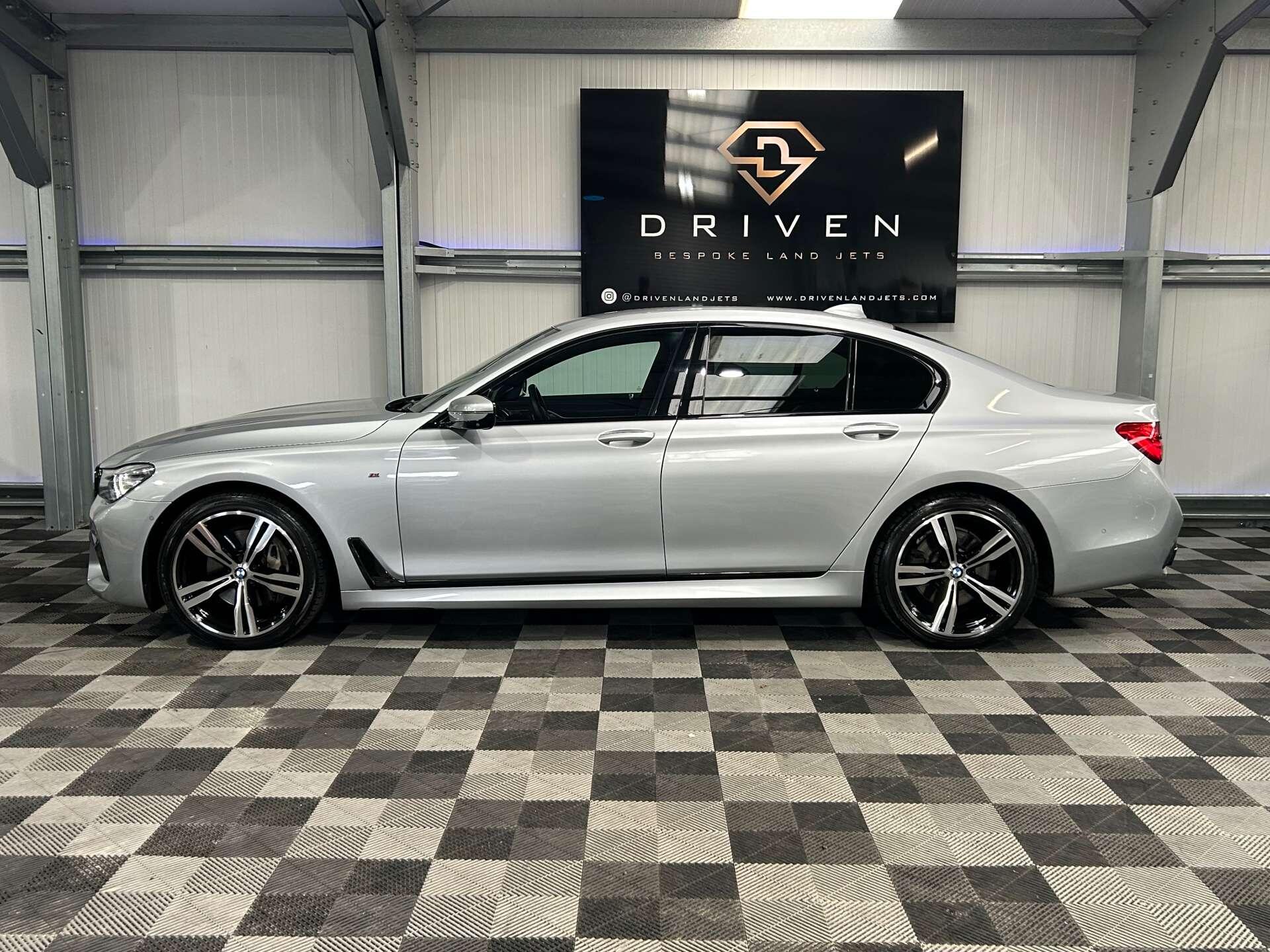 BMW 7 Series view 11