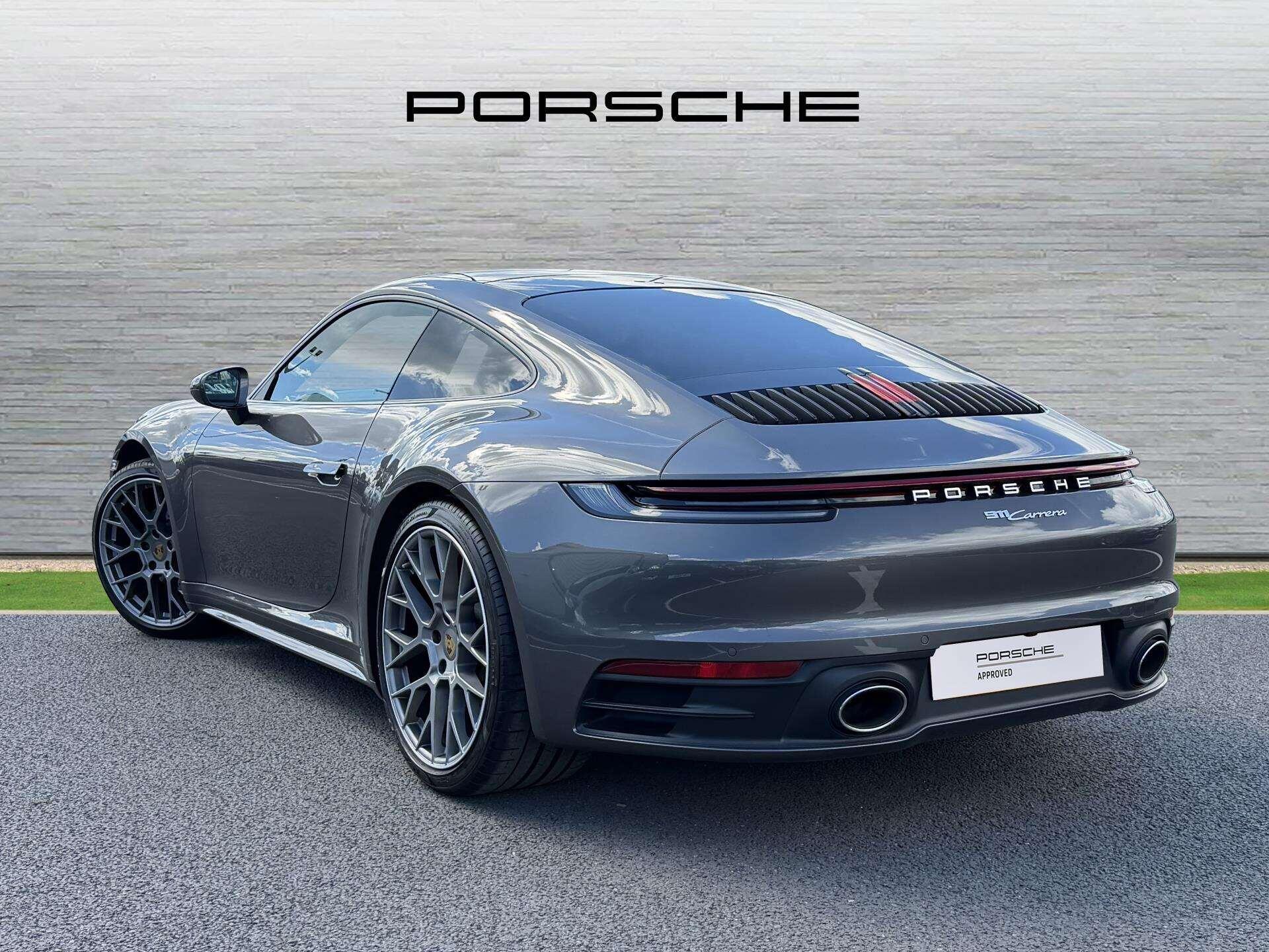 Porsche 911 view 4