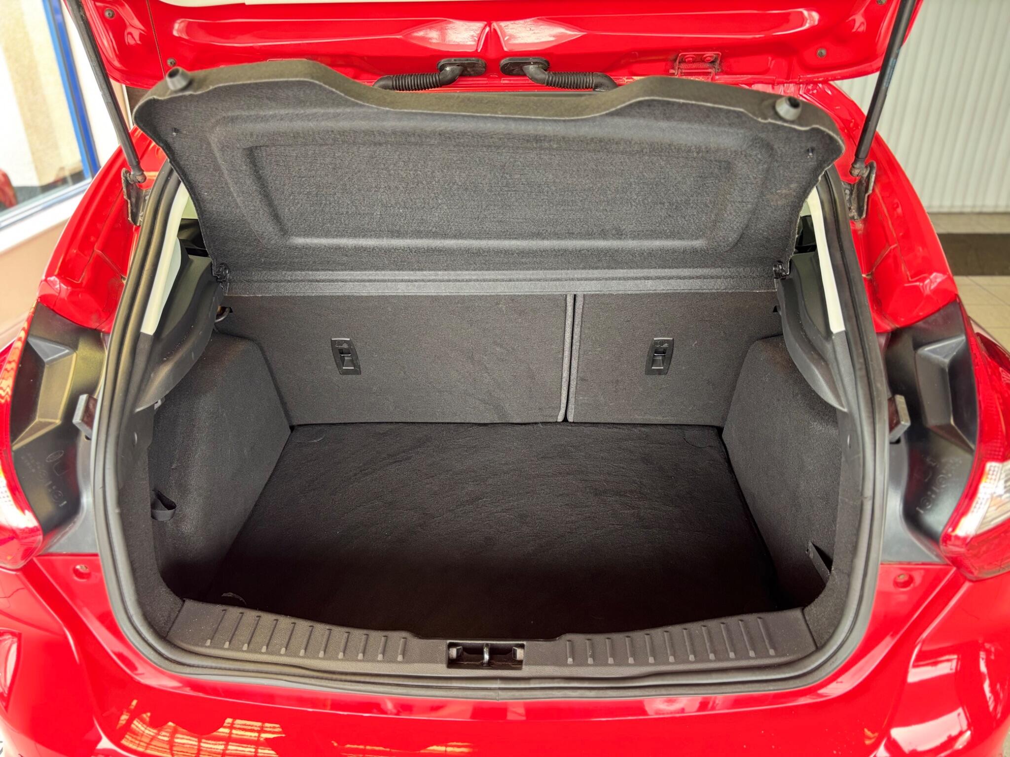 Ford Focus view 23