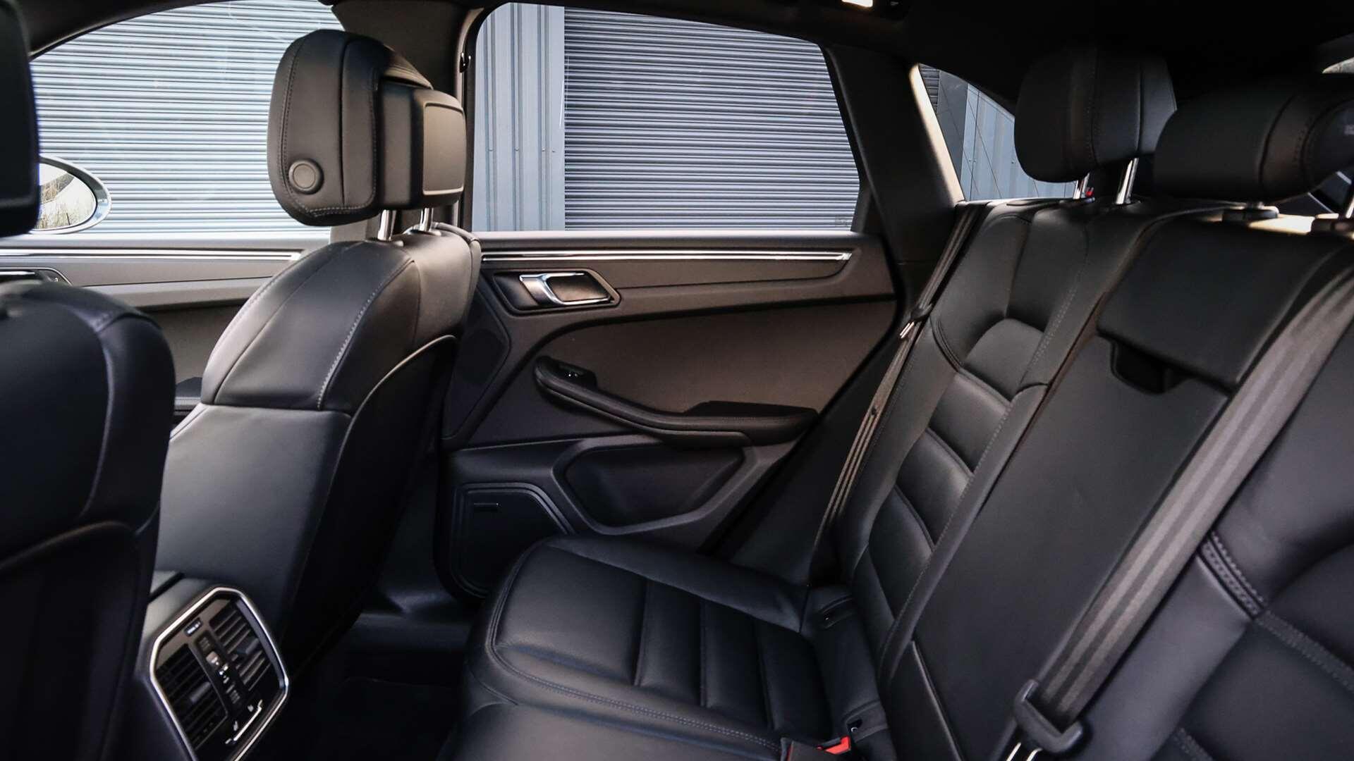 Porsche Macan view 15