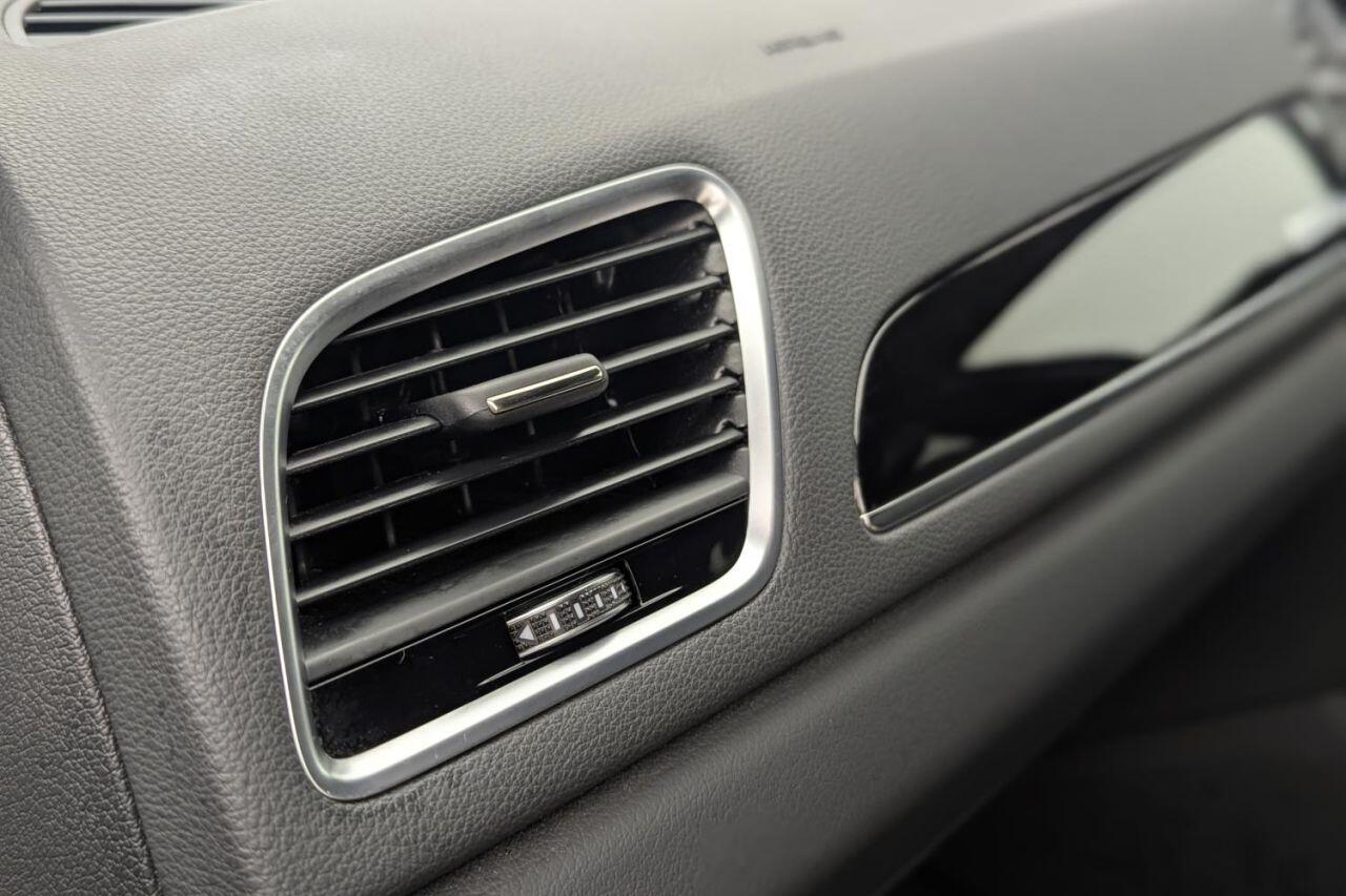 Audi Q3 view 20