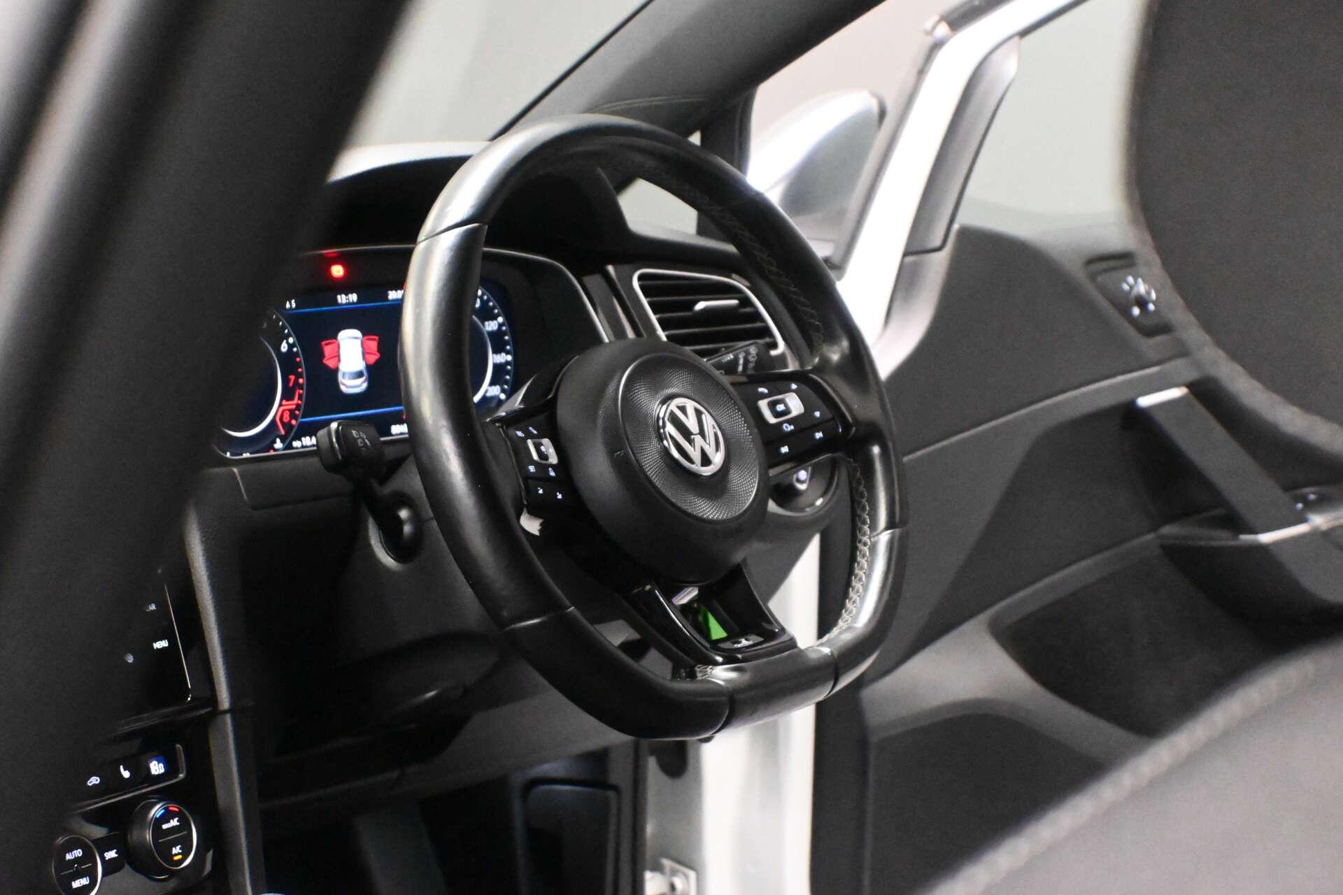 Volkswagen Golf view 4