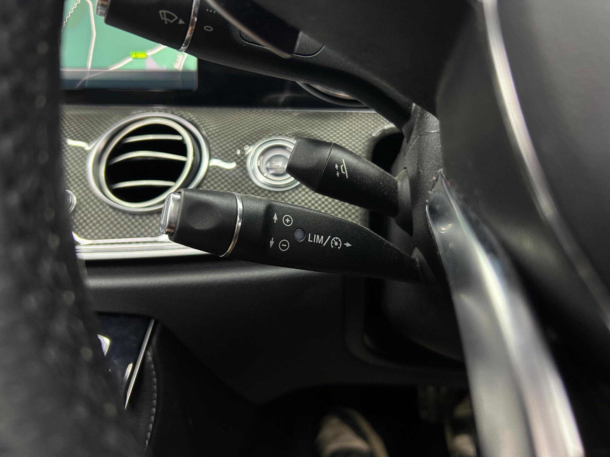 Mercedes-Benz E Class view 24