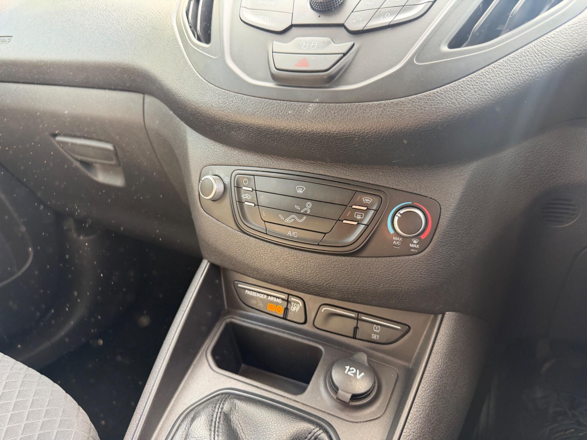 Ford Tourneo Courier view 19