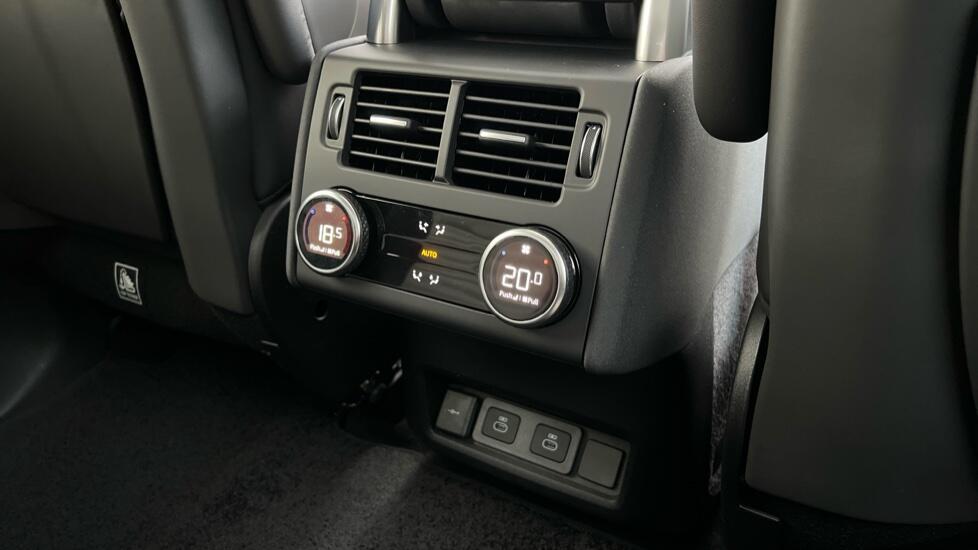 Land Rover Discovery view 18