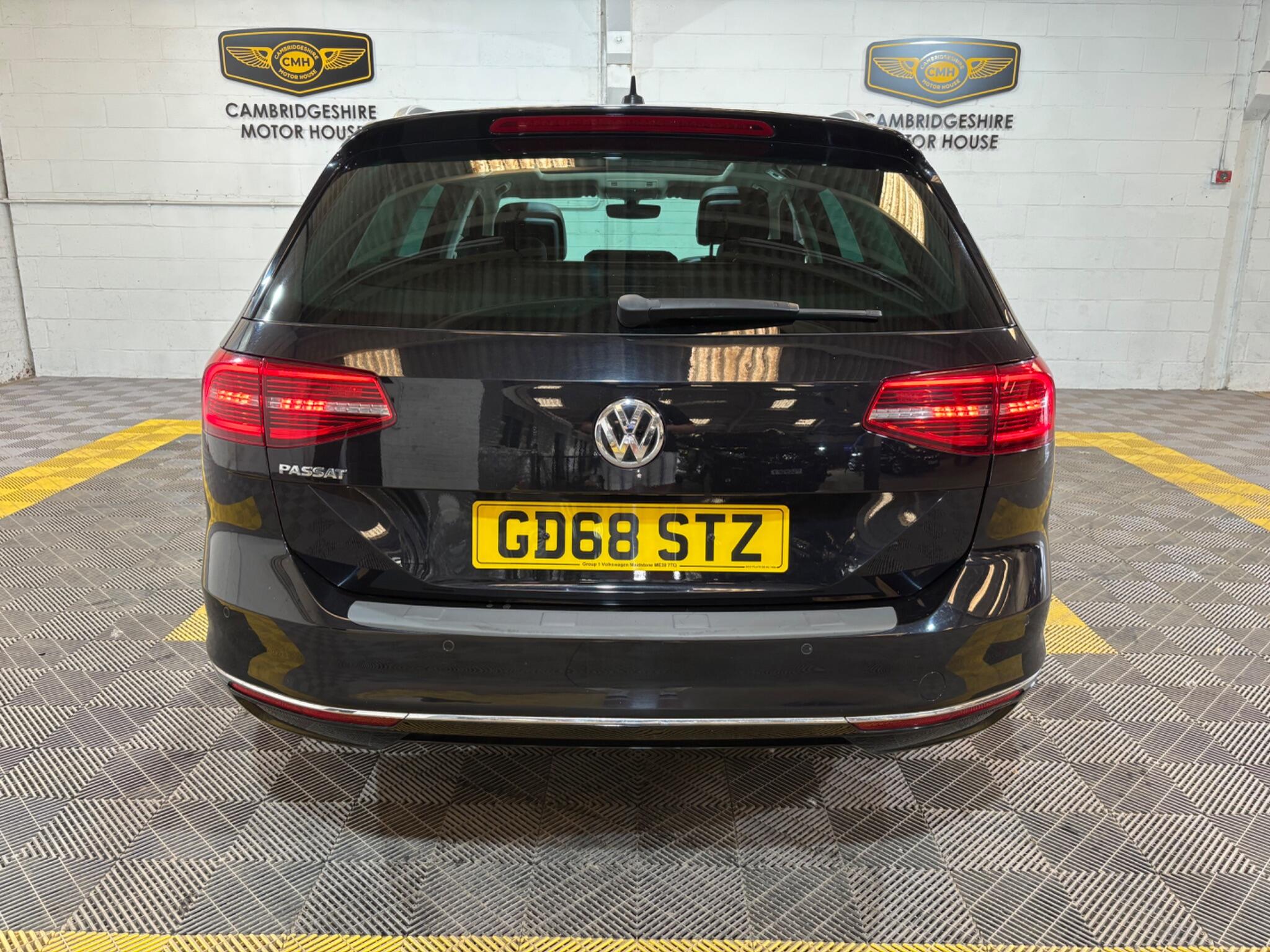 Volkswagen Passat view 90
