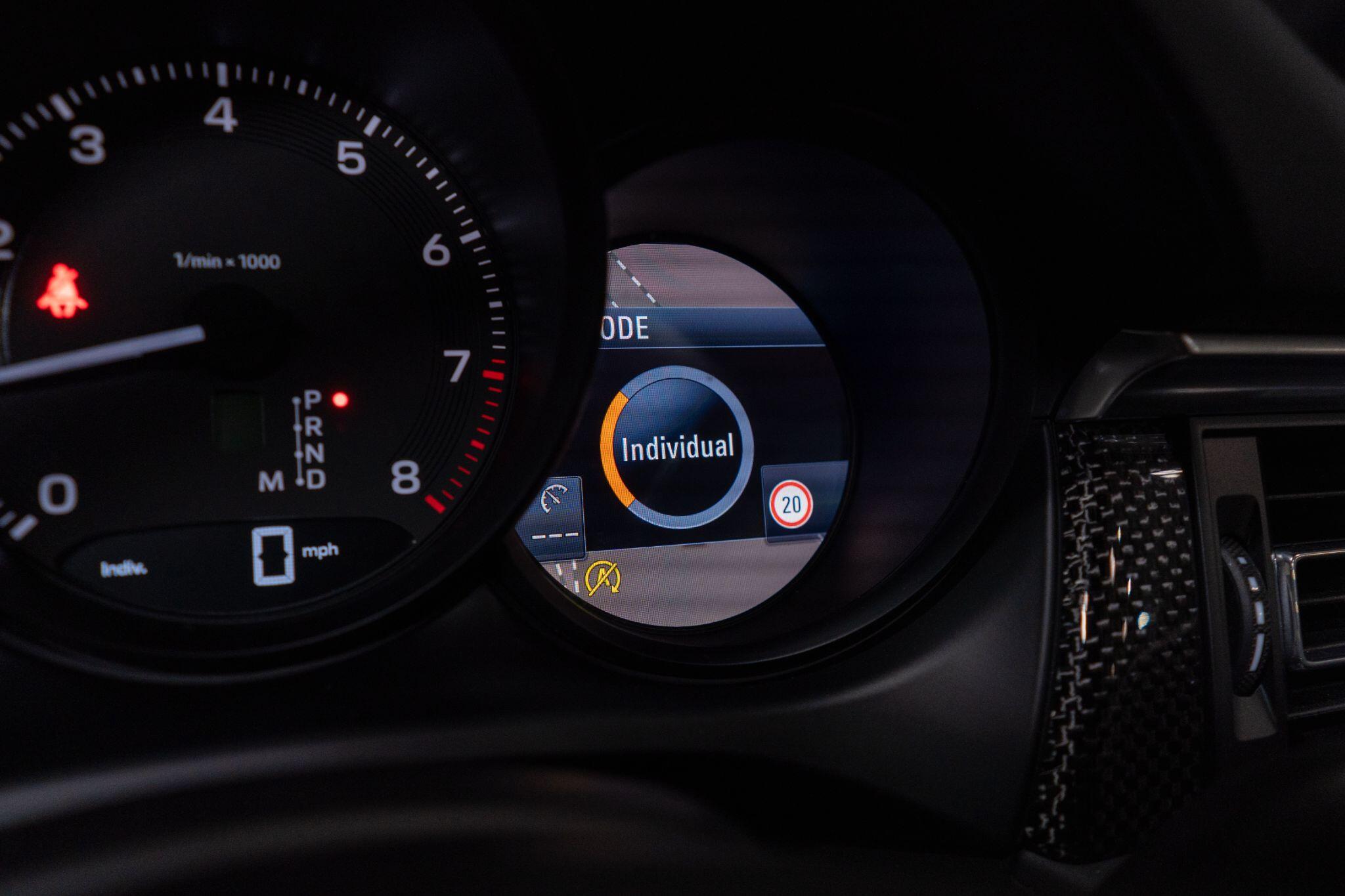 Porsche Macan view 28