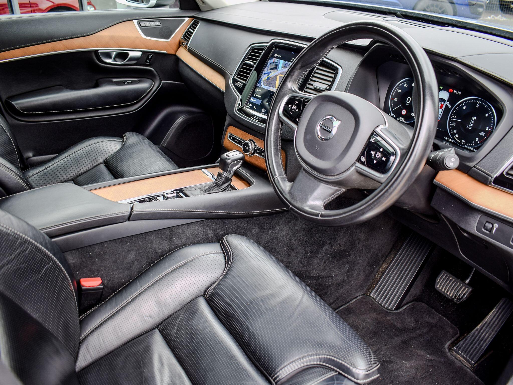 Volvo XC90 view 6