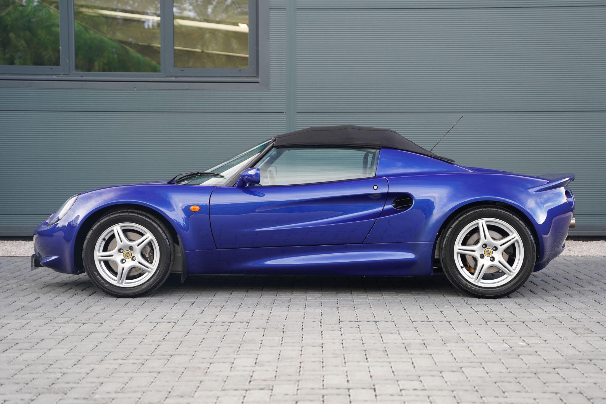 Lotus Elise view 6