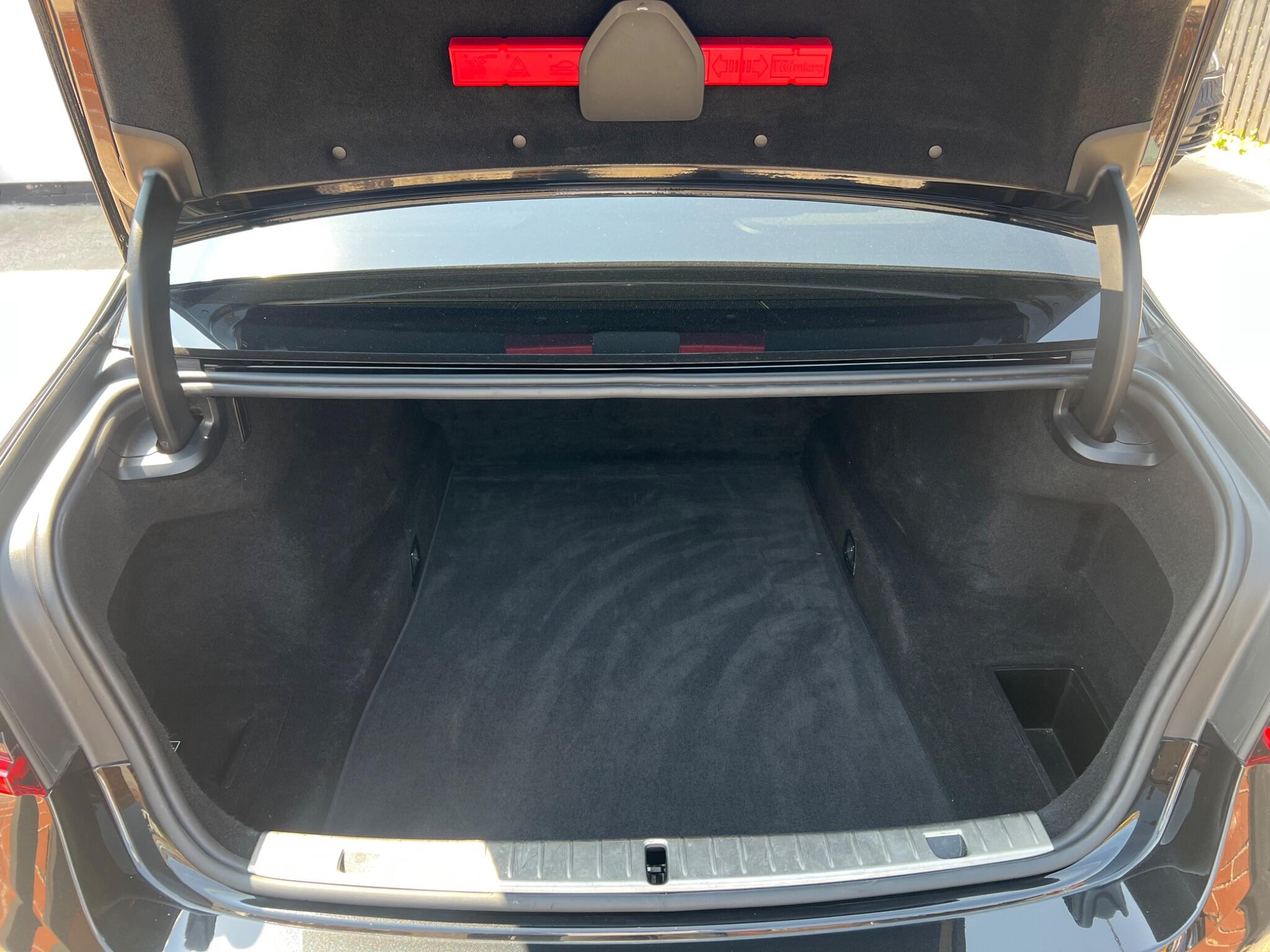 BMW 7 Series view 68