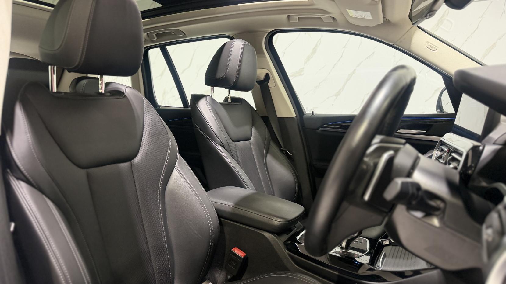 BMW X3 view 10