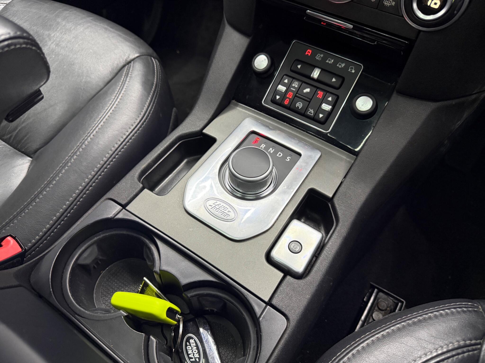 Land Rover Discovery 4 view 17