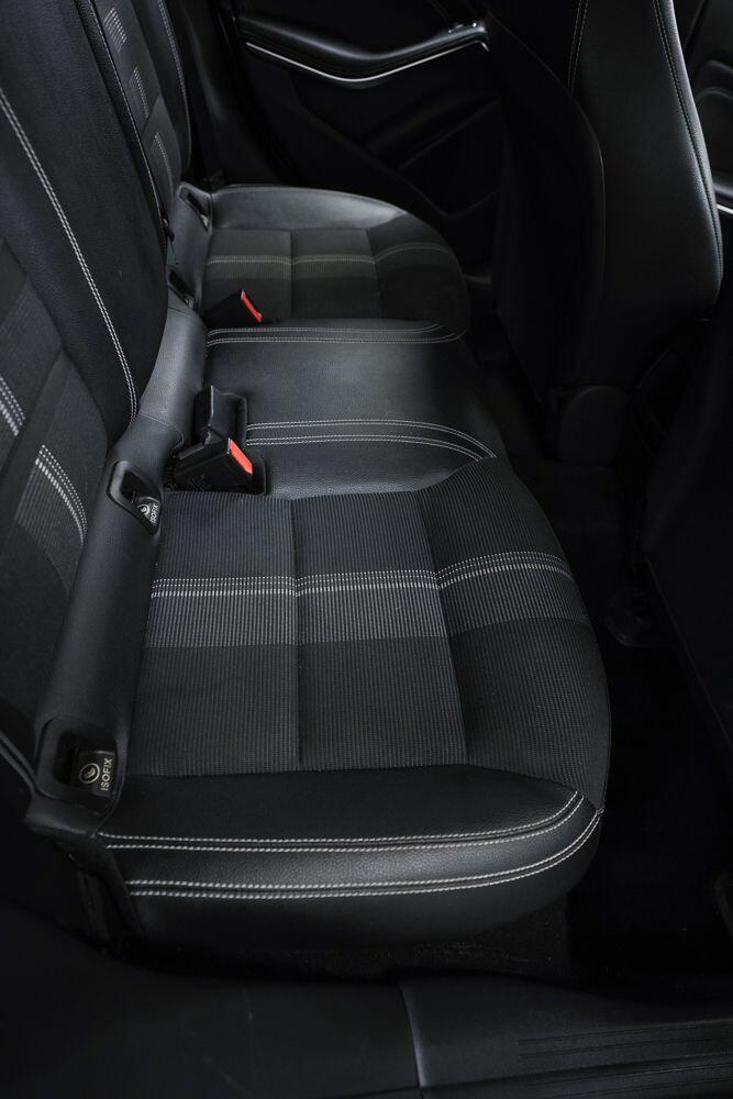 Mercedes-Benz Gla view 12