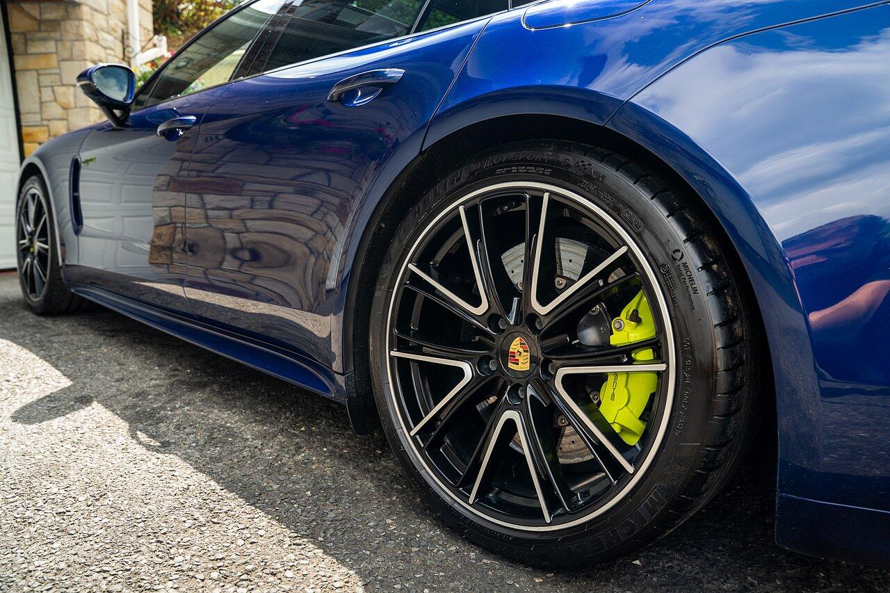 Porsche Panamera view 13