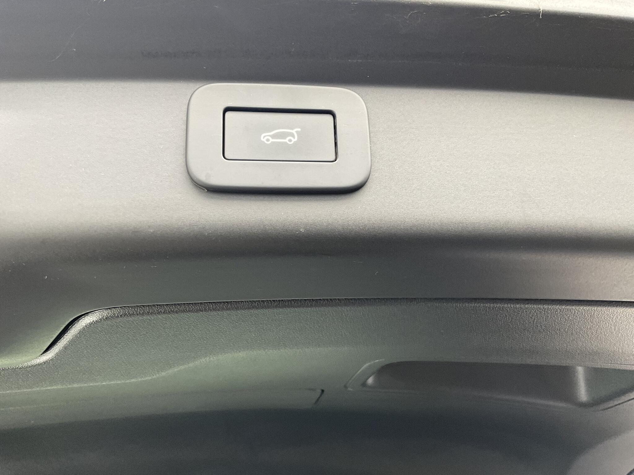 Jaguar I-Pace view 21