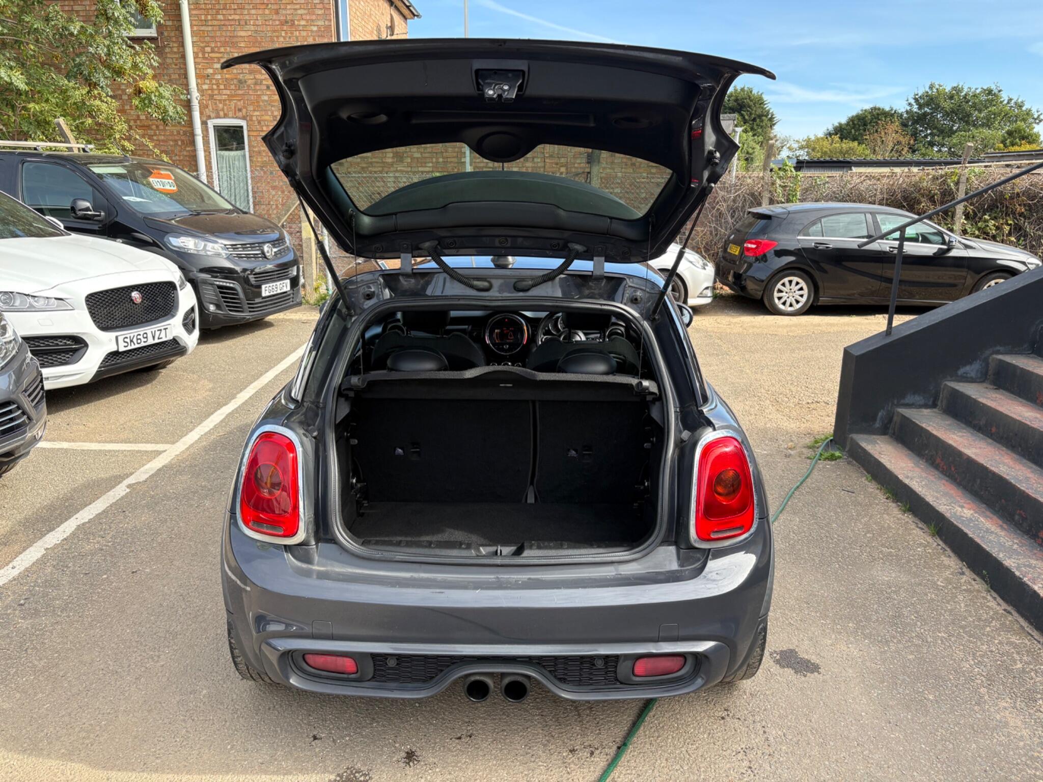 Mini Hatch view 16
