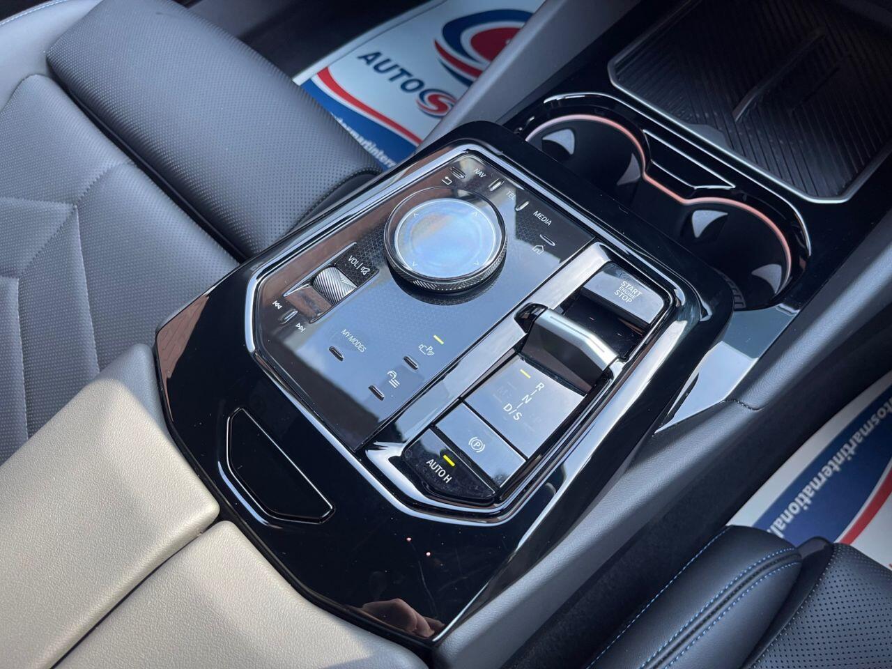BMW 5 Series view 17