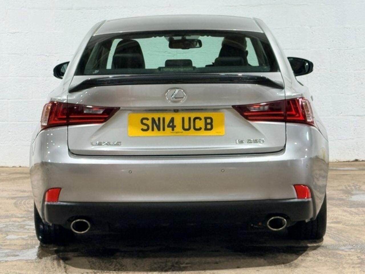 Lexus IS view 43