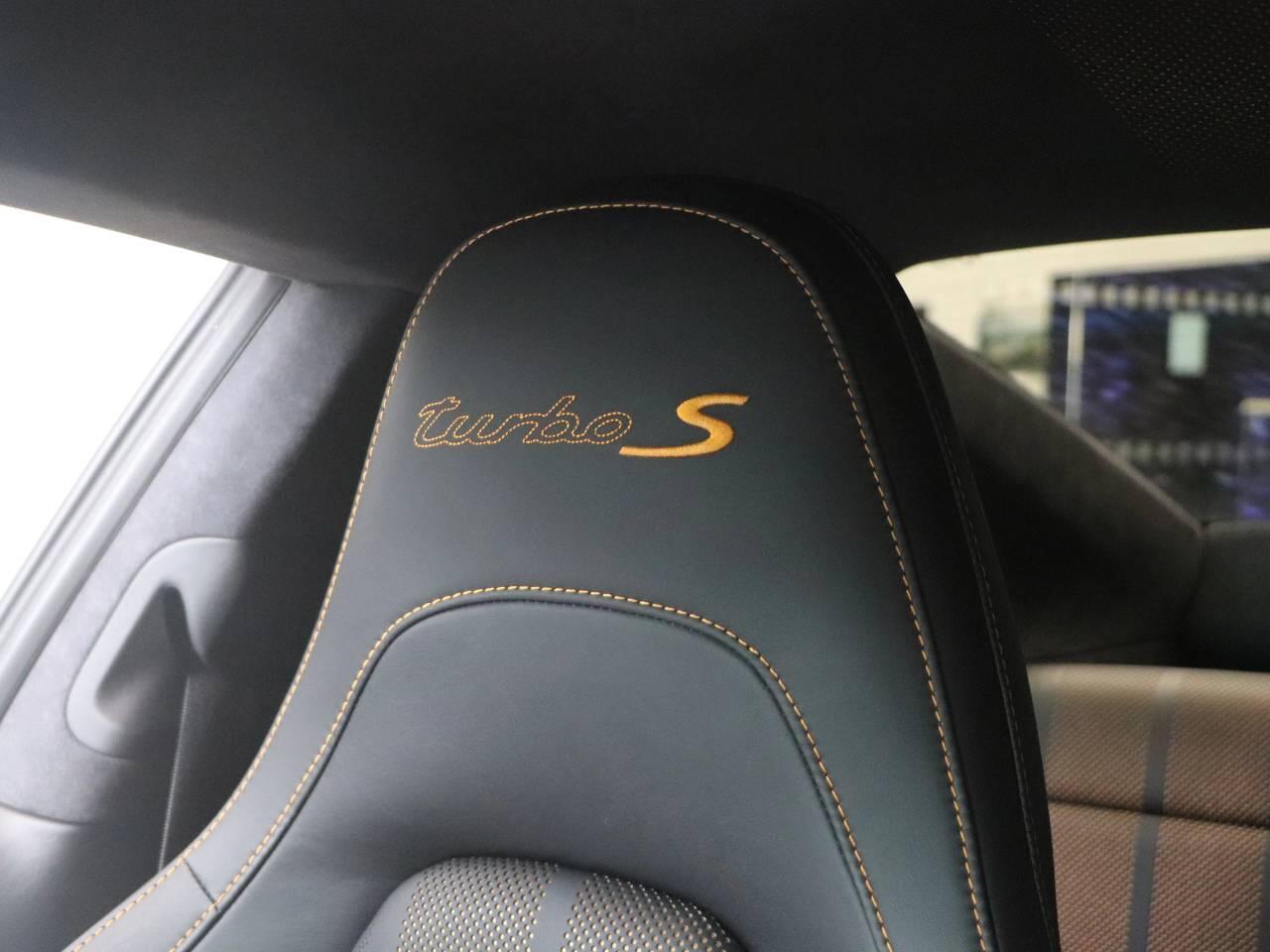 Porsche 911 view 41