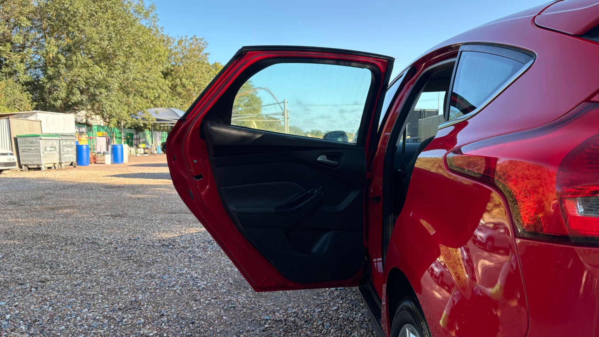 Ford Focus view 41