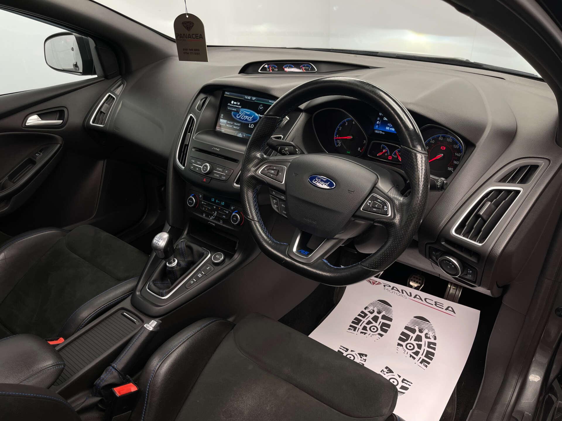 Ford Focus view 12