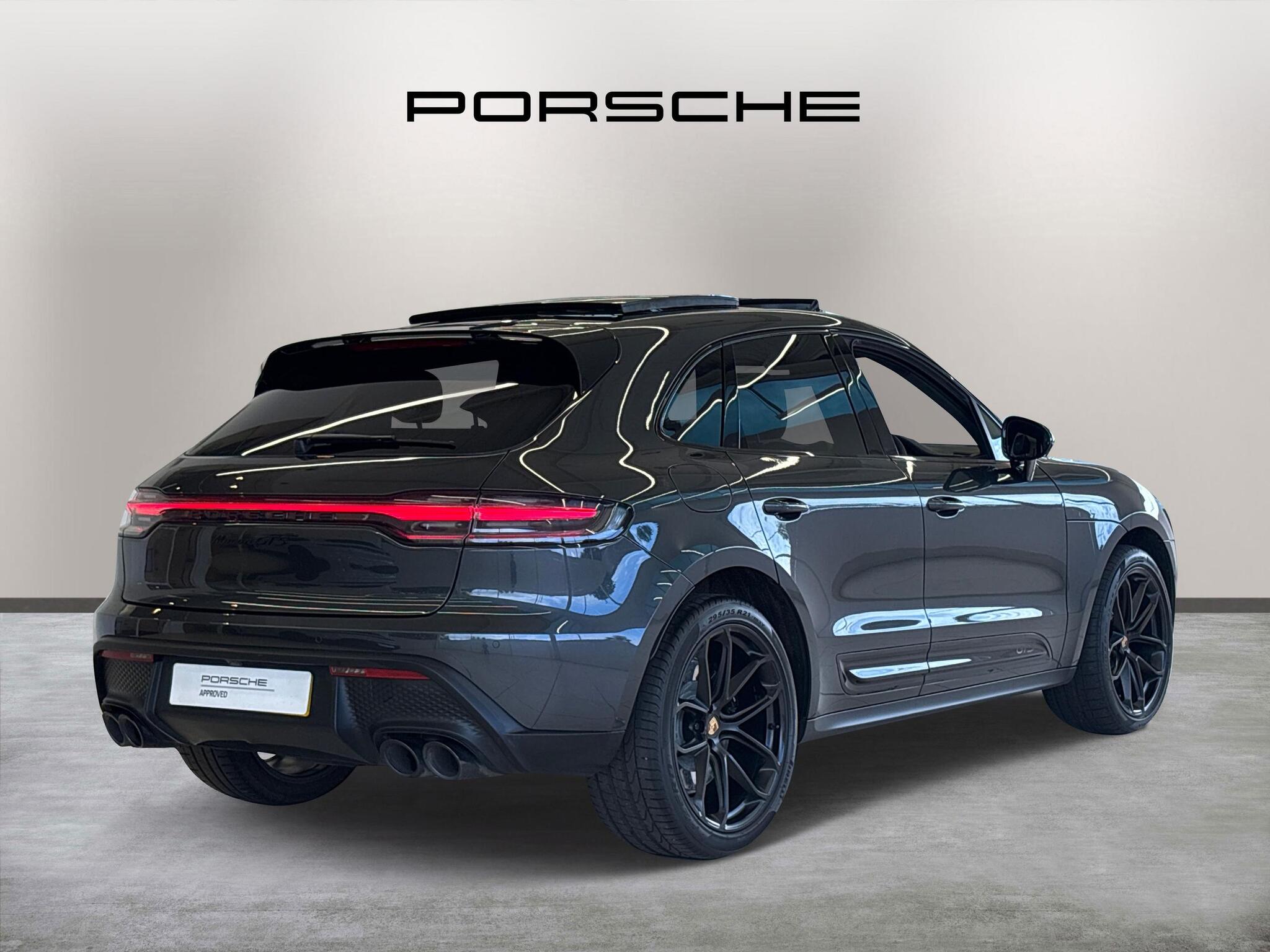Porsche Macan view 7