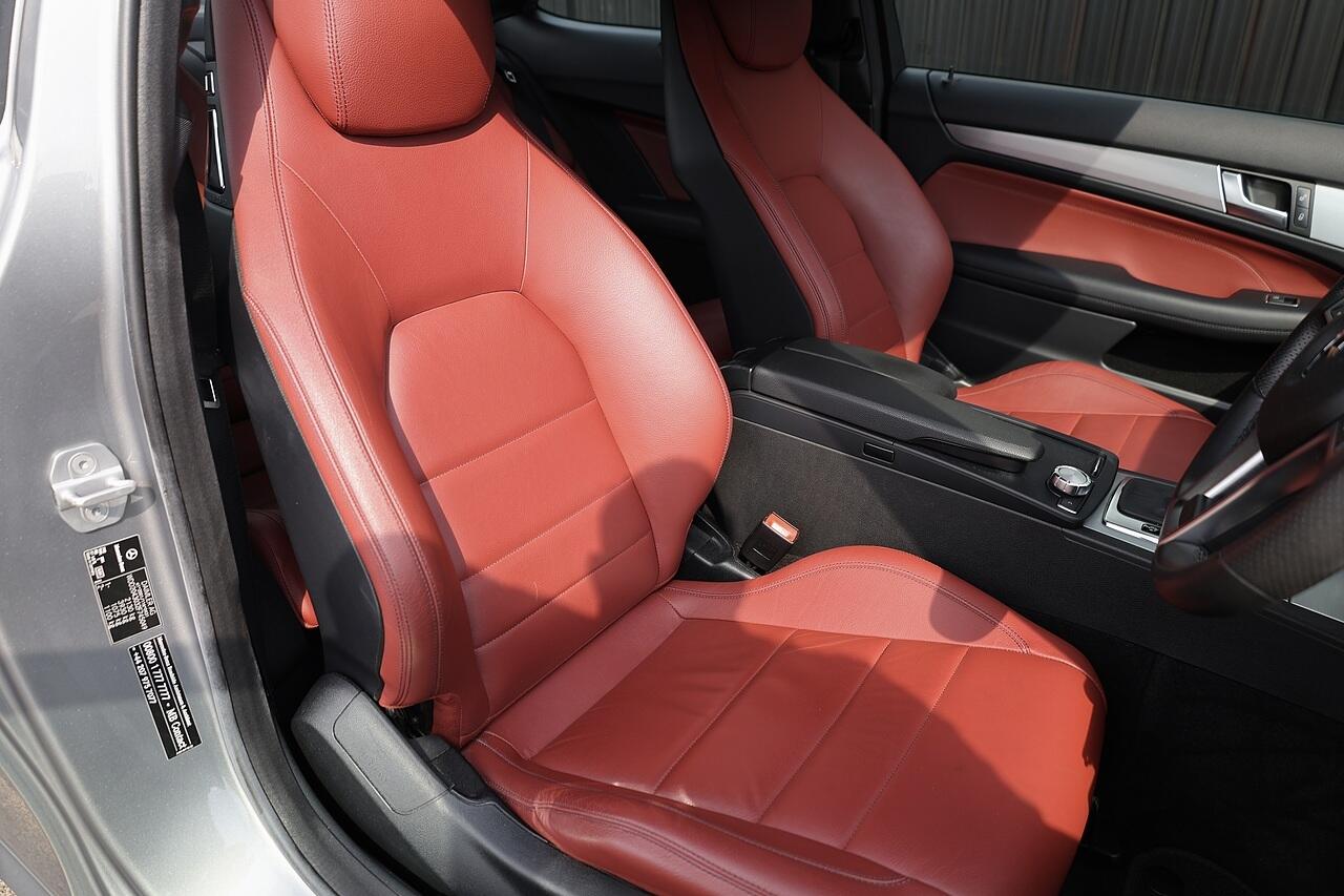 Mercedes-Benz C Class view 8