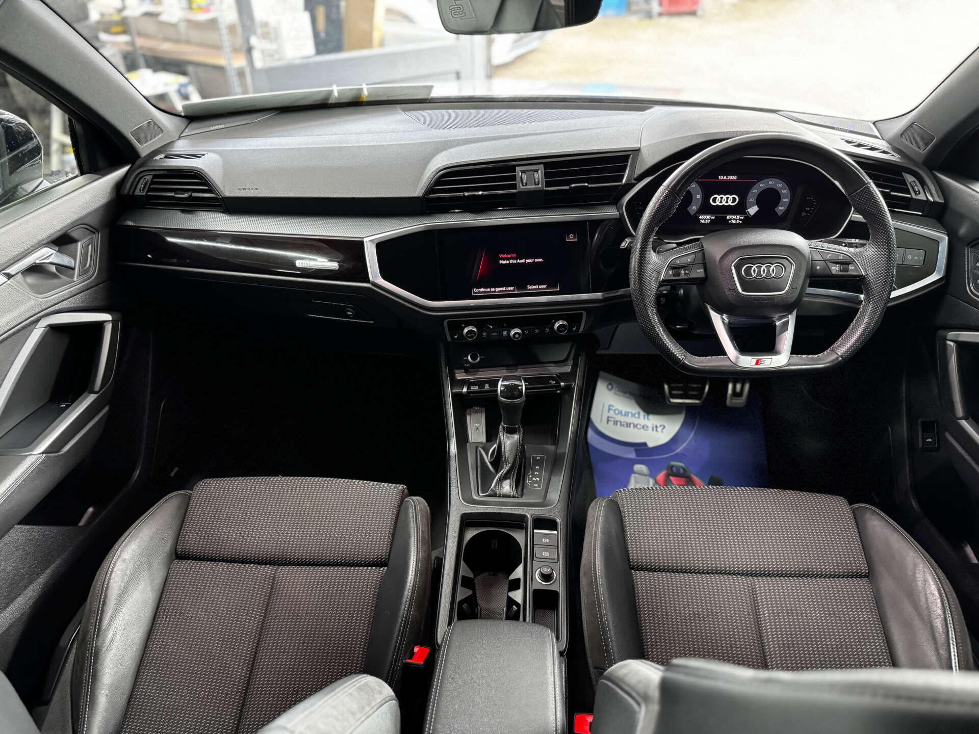 Audi Q3 view 52