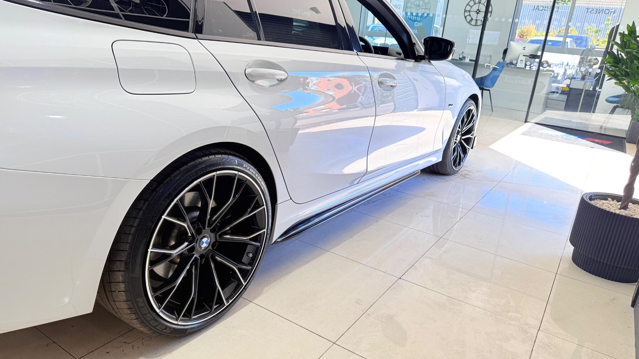 BMW 3 Series view 8