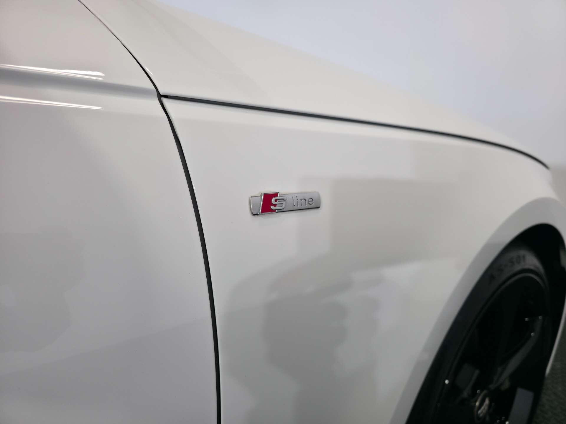 Audi A4 view 14