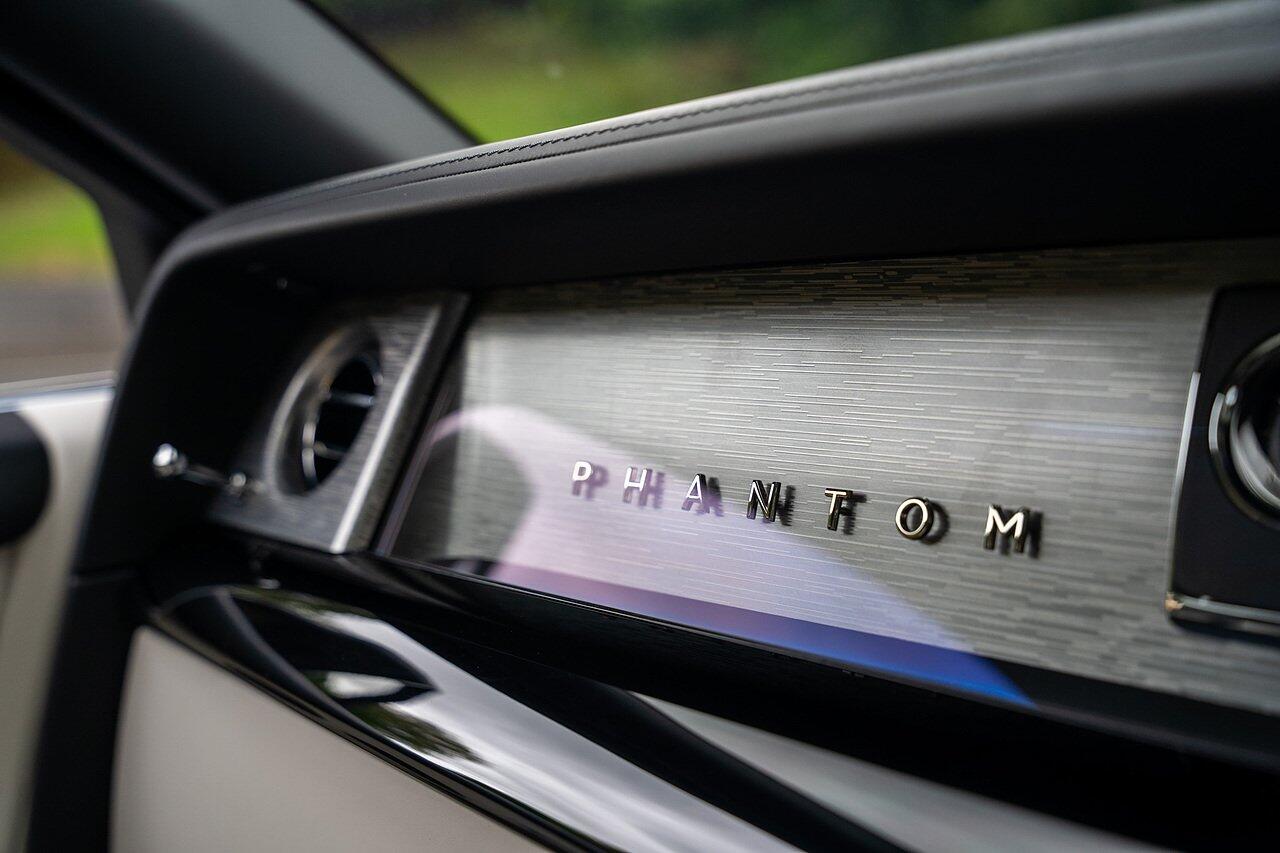 Rolls-Royce Phantom view 85