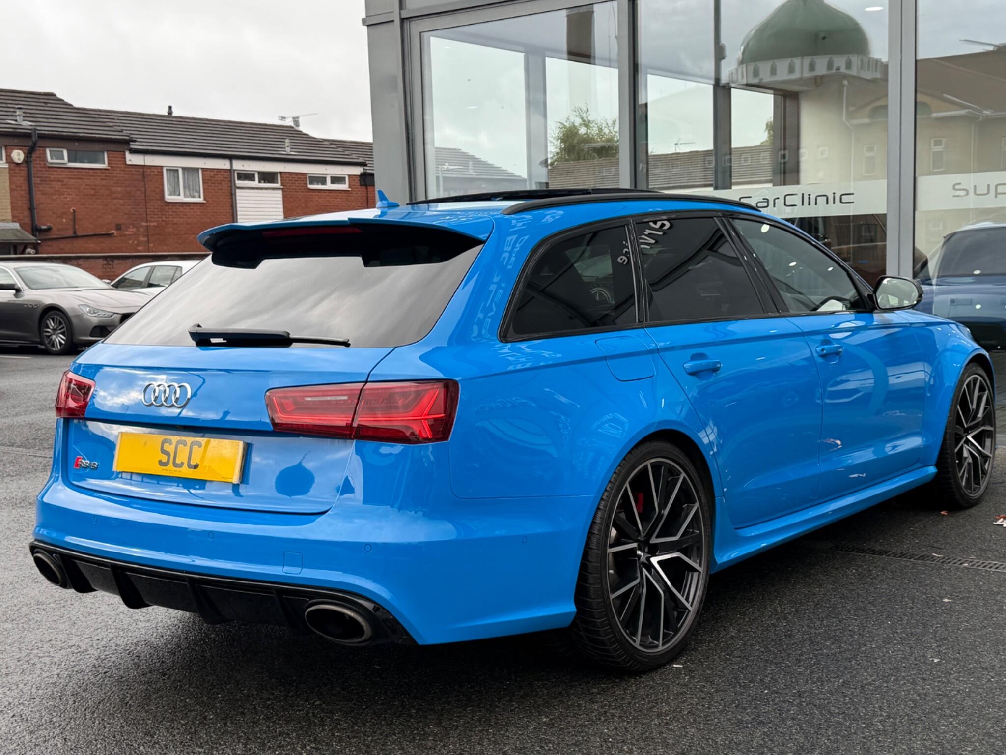 Audi RS6 Avant view 12