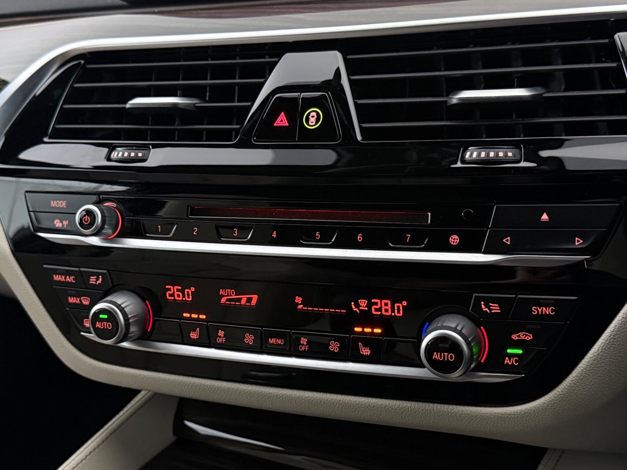 BMW 5 Series view 26