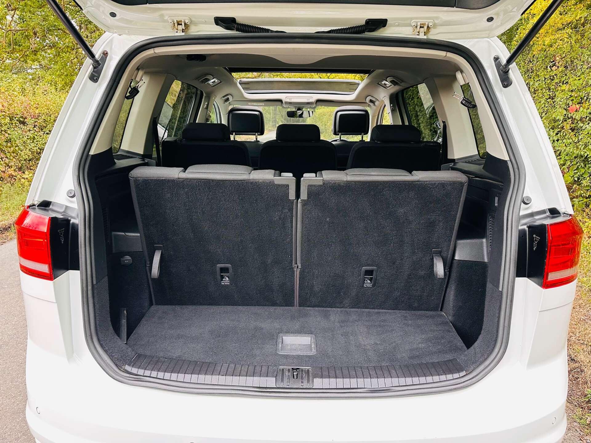 Volkswagen Touran view 42