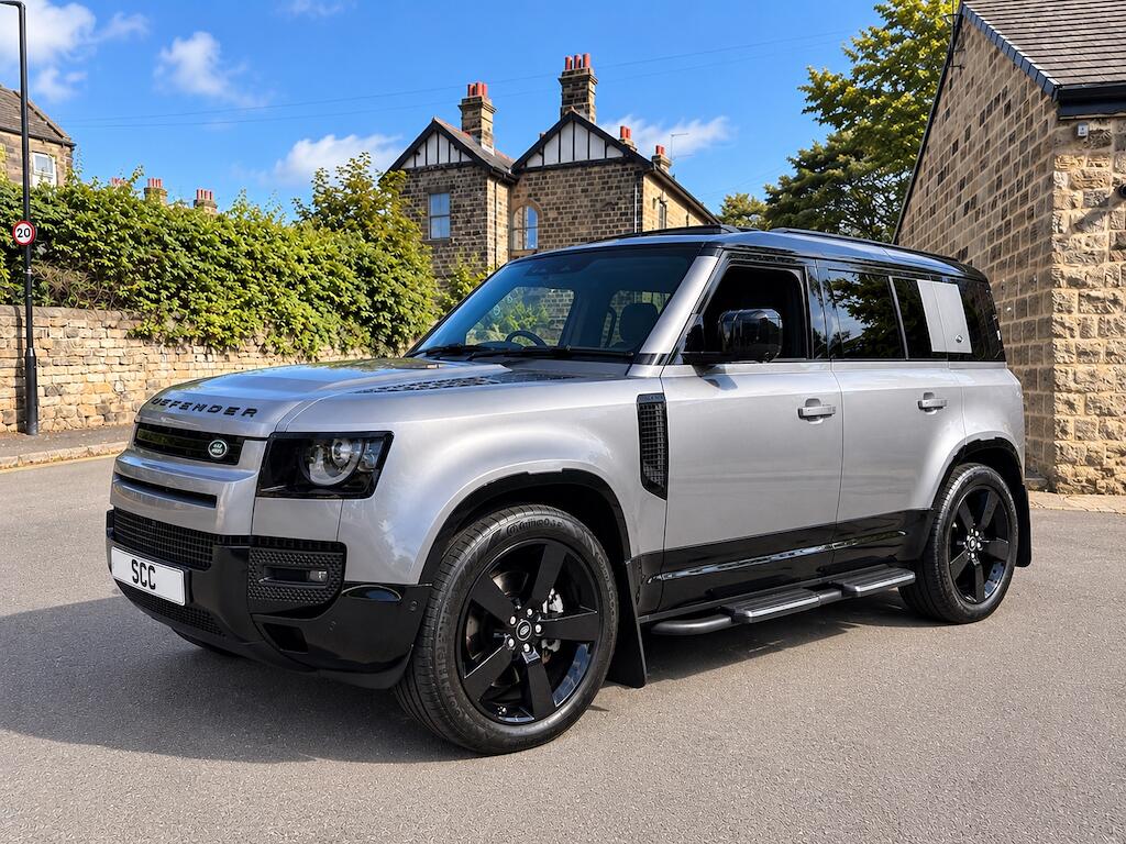Land Rover Defender view 7