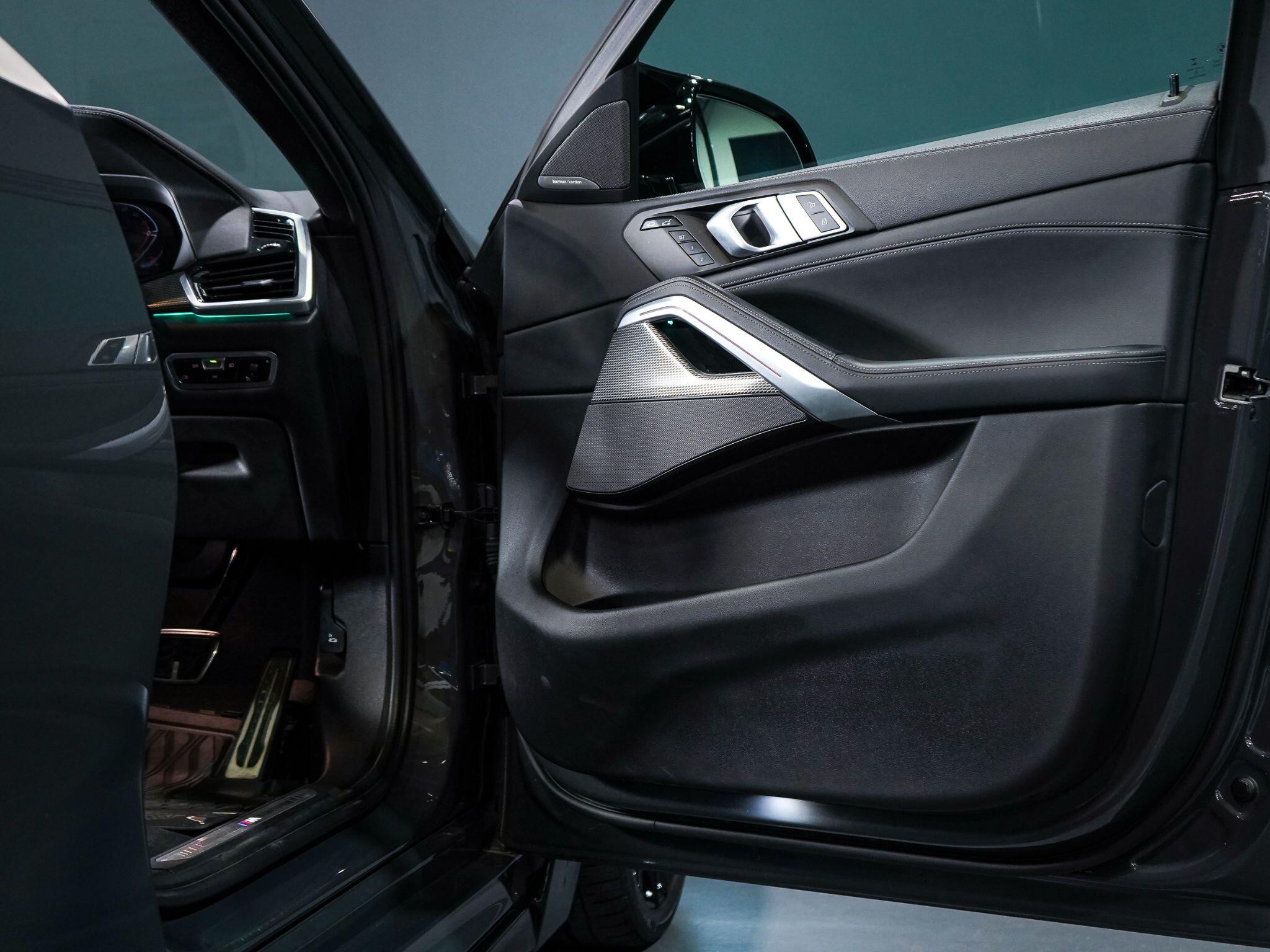 BMW X6 view 20