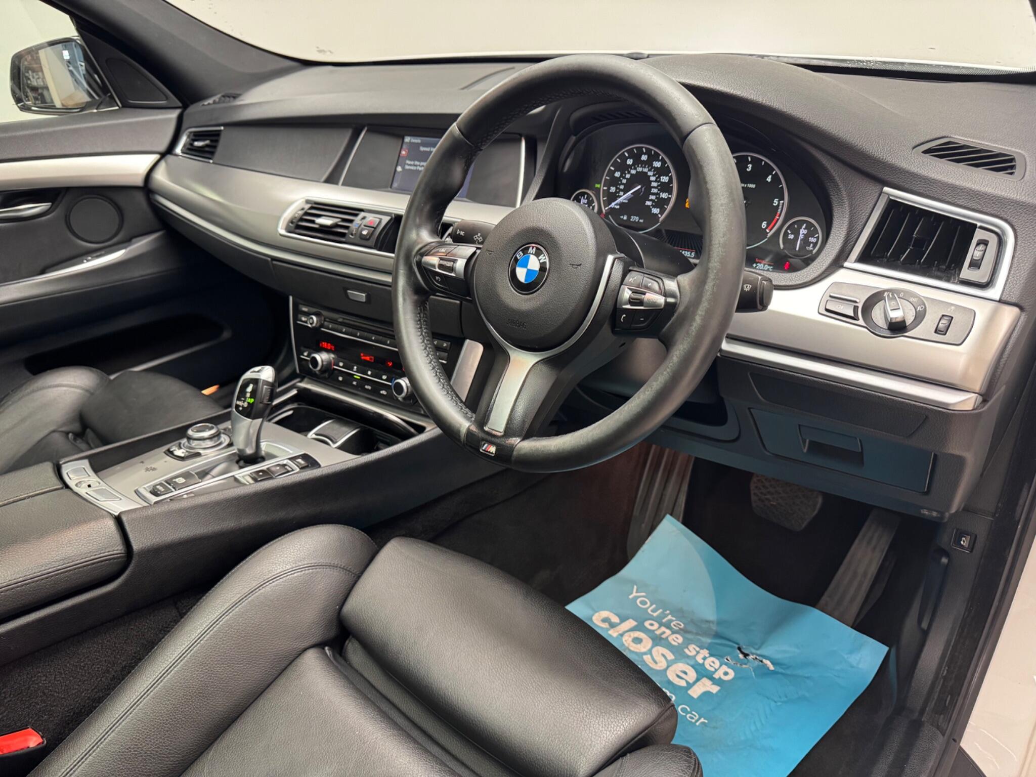 BMW 5 Series view 10