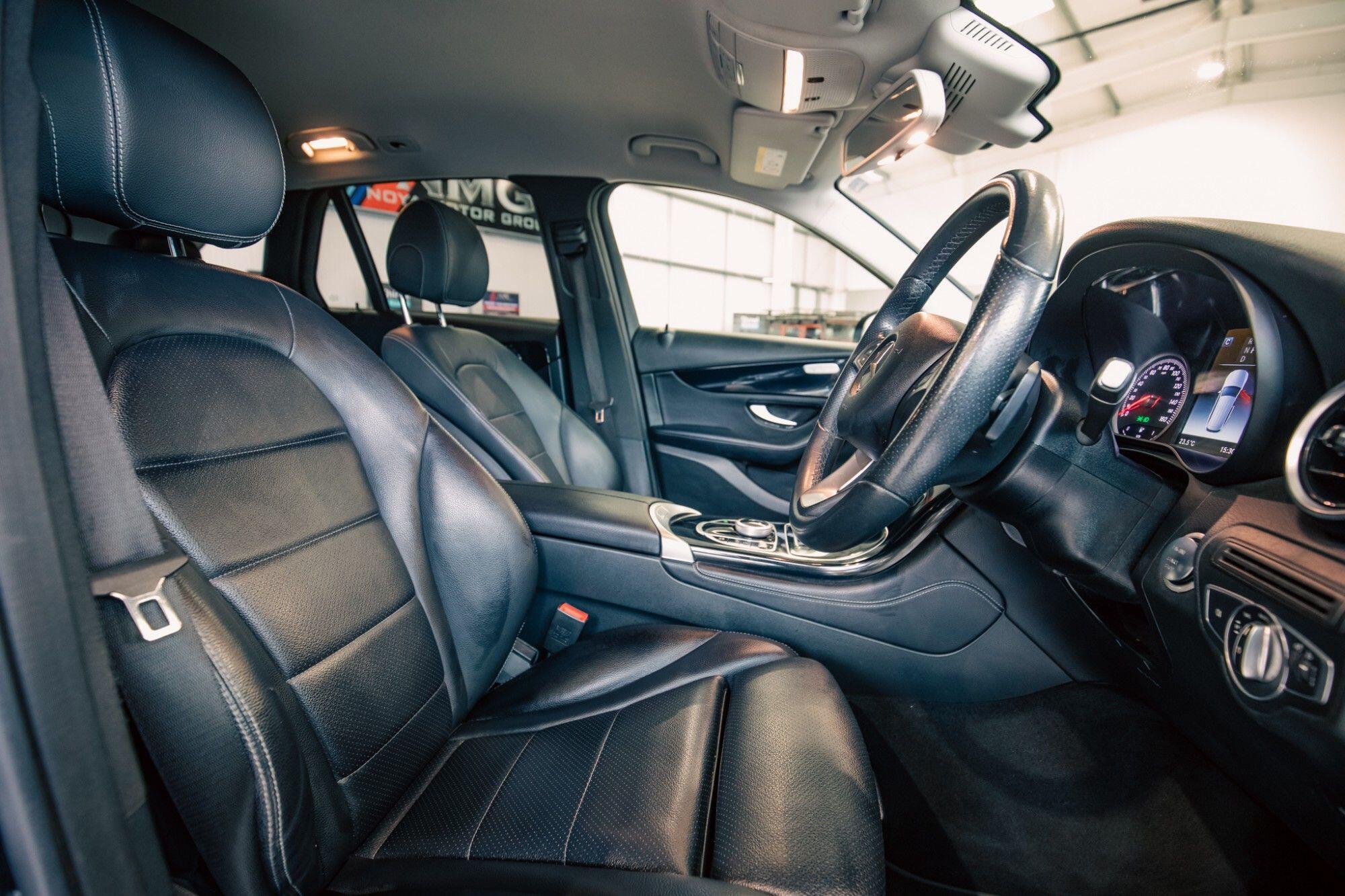 Mercedes-Benz GLC view 3